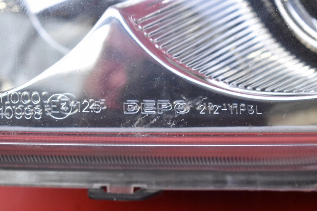 REFLEKTOR left light front EU TOYOTA AVENSIS T25 02-06