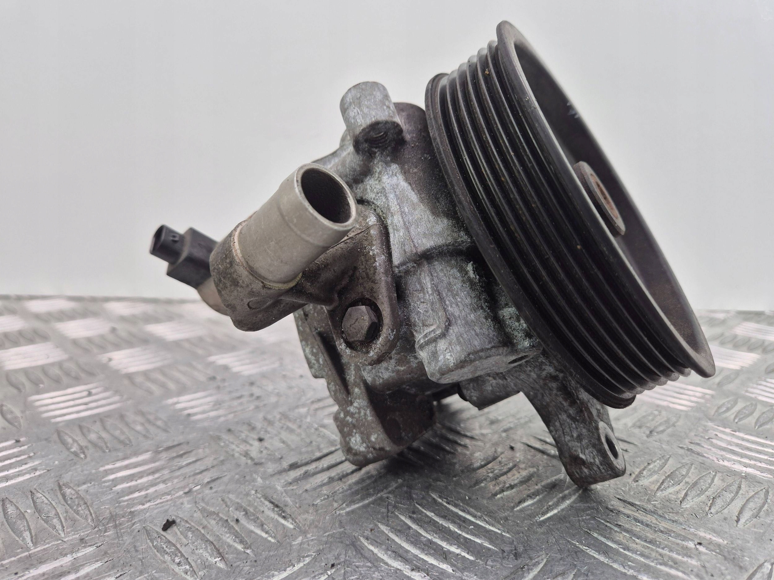 Mercedes SLK250 R172 servo pump A0064666501