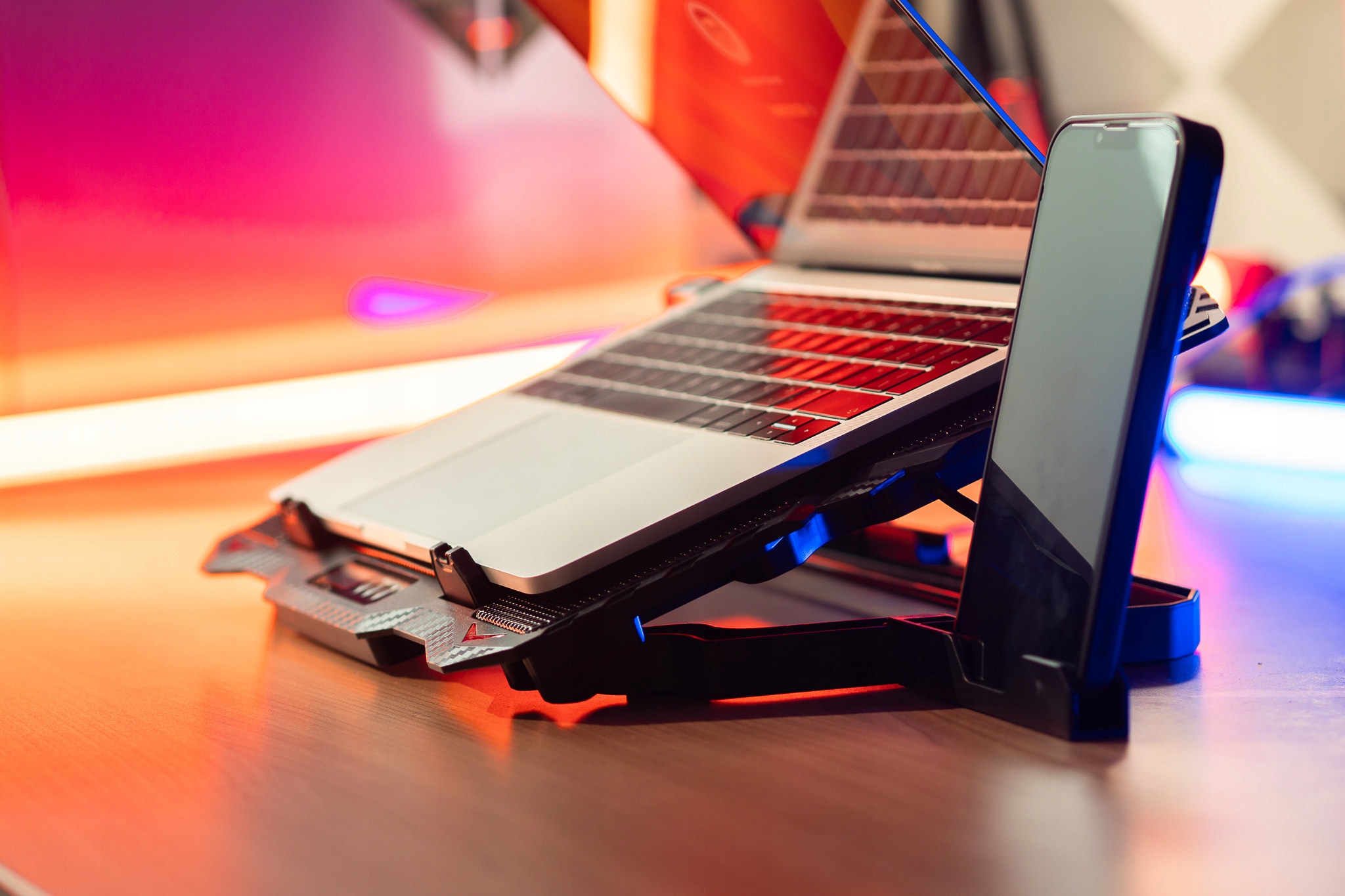 PODSTAWKA PODKŁADKA CHŁODZĄCA POD LAPTOPA 15,6' 6 WENTYLATORÓW GAMINGOWA Kod producenta 66-367#