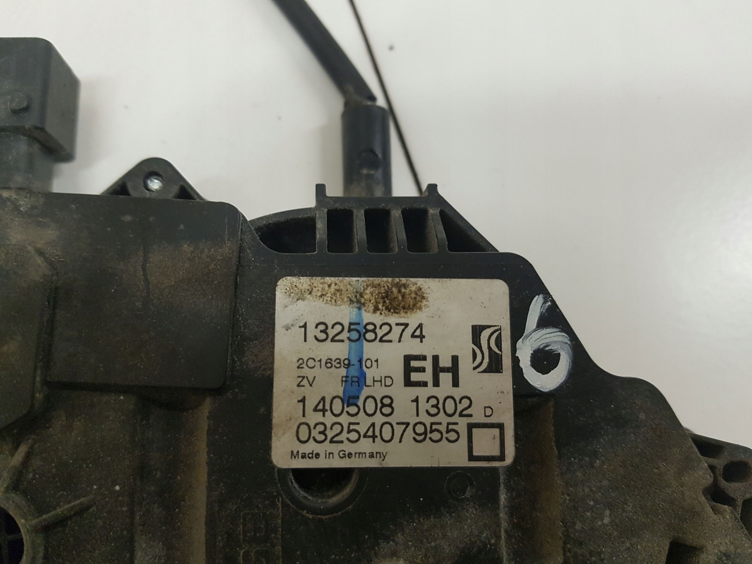 lock door right front OPEL CORSA D 13258274
