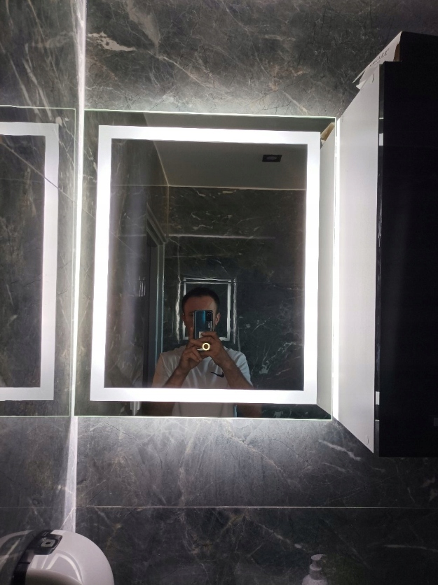 LUSTRO 60x80 ŁAZIENKOWE LED PODŚWIETLANE WŁĄCZNIK WODOODPORNE LEDY 120 diod Materiał ramy brak ramy nie dotyczy