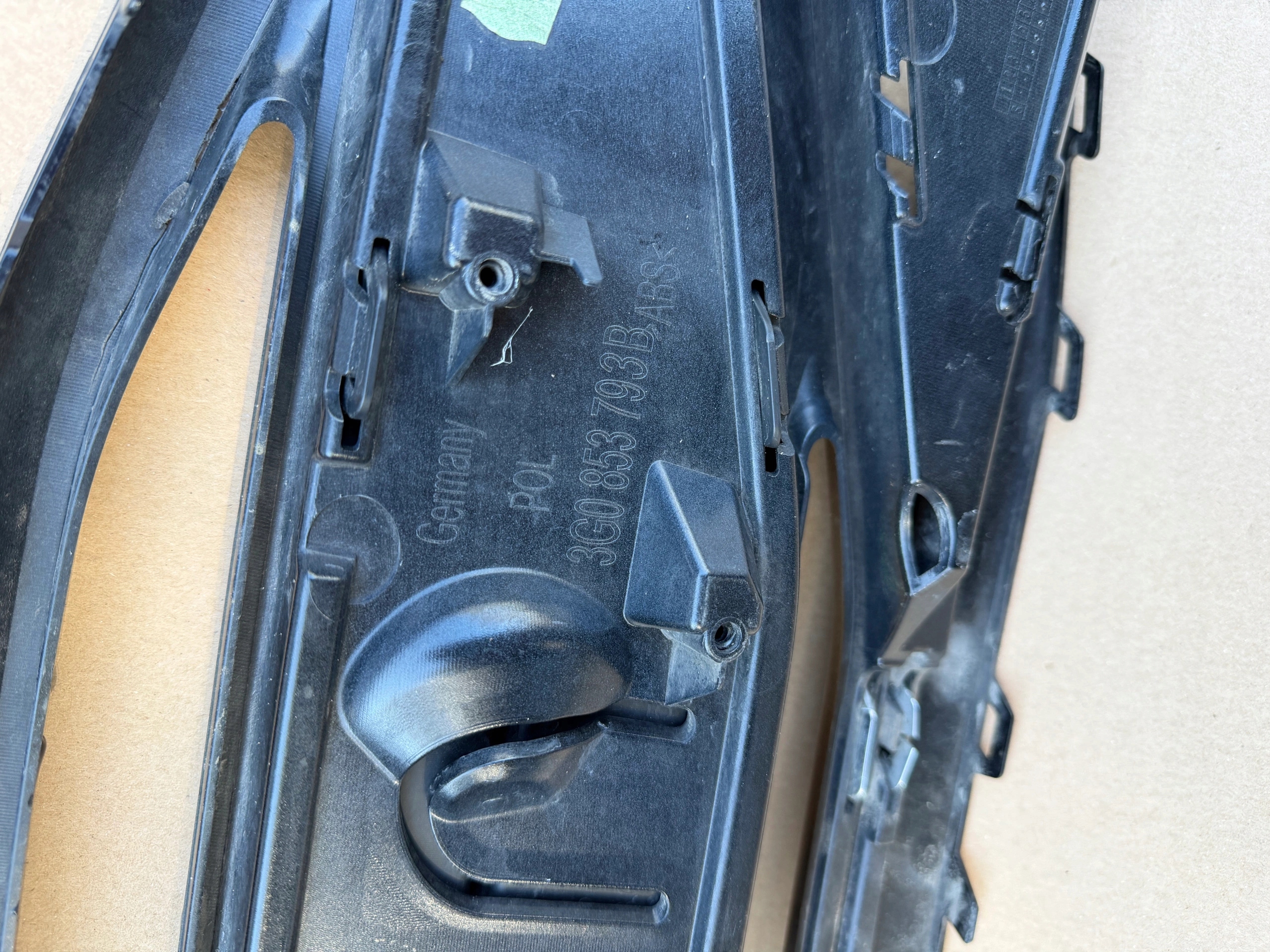 VW PASSAT B8 LIFT GTE grid of a bumper left front front 3G0853793B