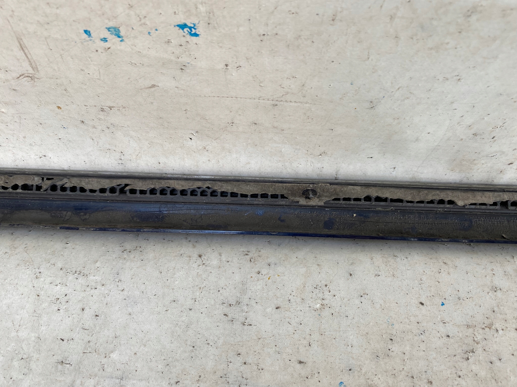 VW PASSAT B7 10- moulding door front left 3AA854939A