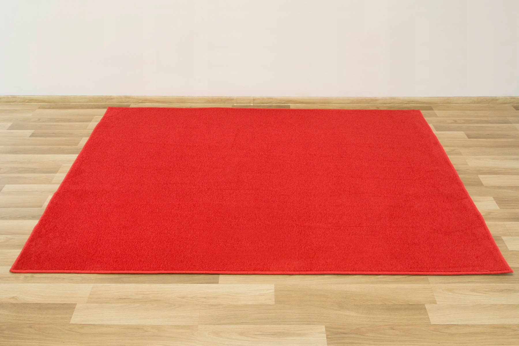 szer. 4m MIĘKKA CZERWONA WYKŁADZINA DYWANOWA Rodzaj saxon