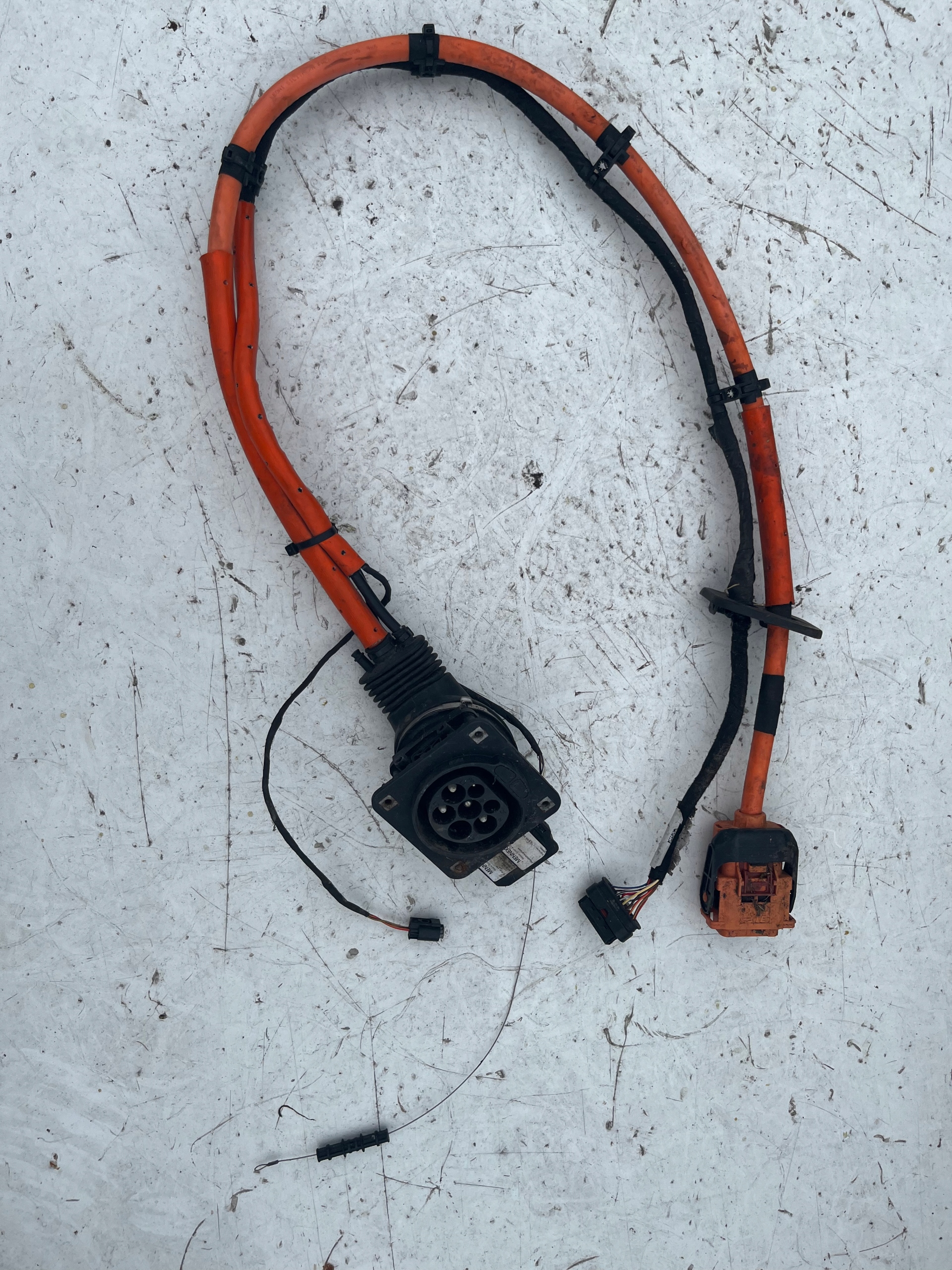 261563 - Разъем для зарядки MERCEDES W213 A0003414800