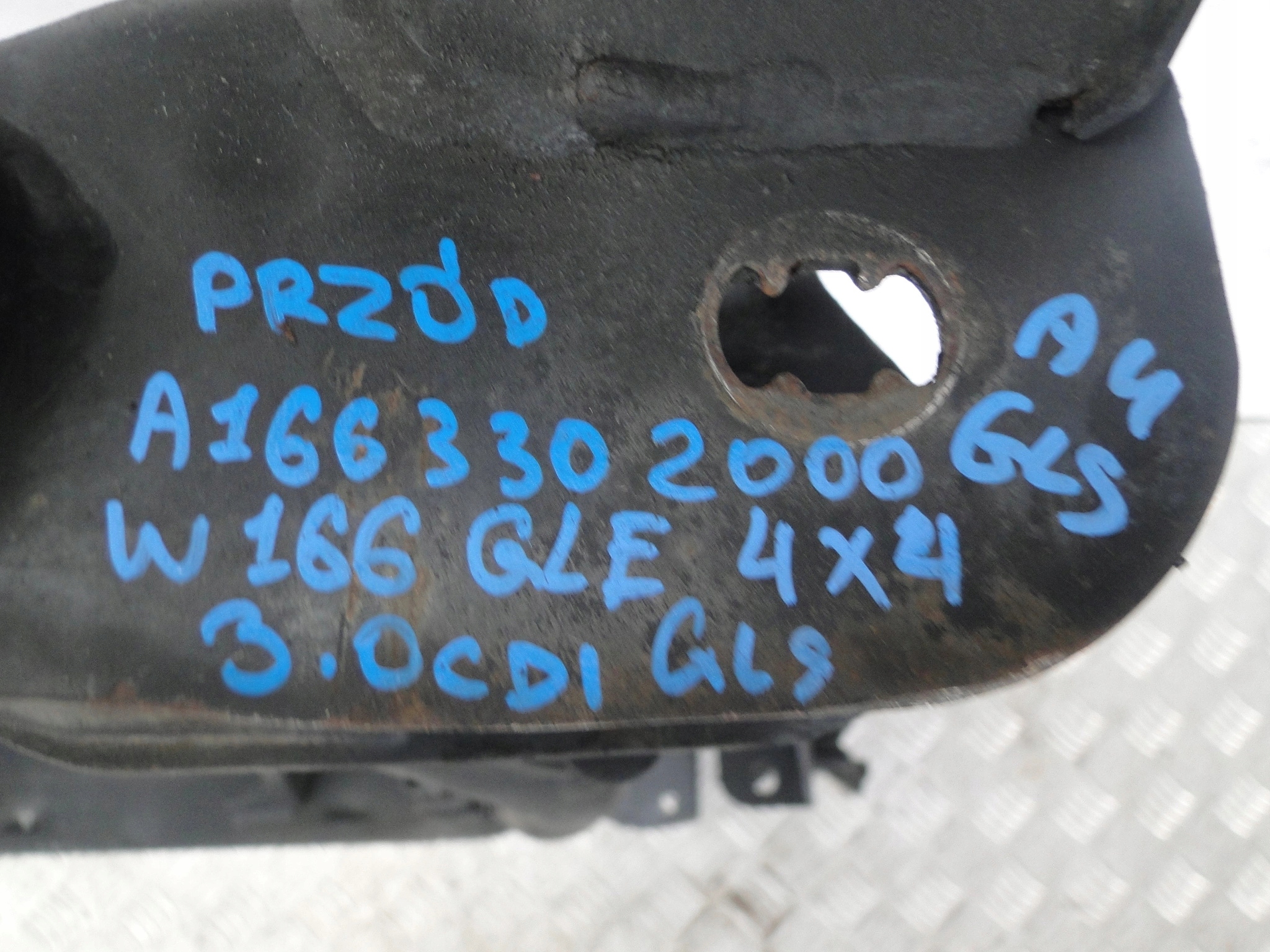 KOŁYSKA BELKA PRZÓD MERCEDES GLS X166 W166 4X4 3.0CDI A1663302000 Producent części Mercedes-Benz OE