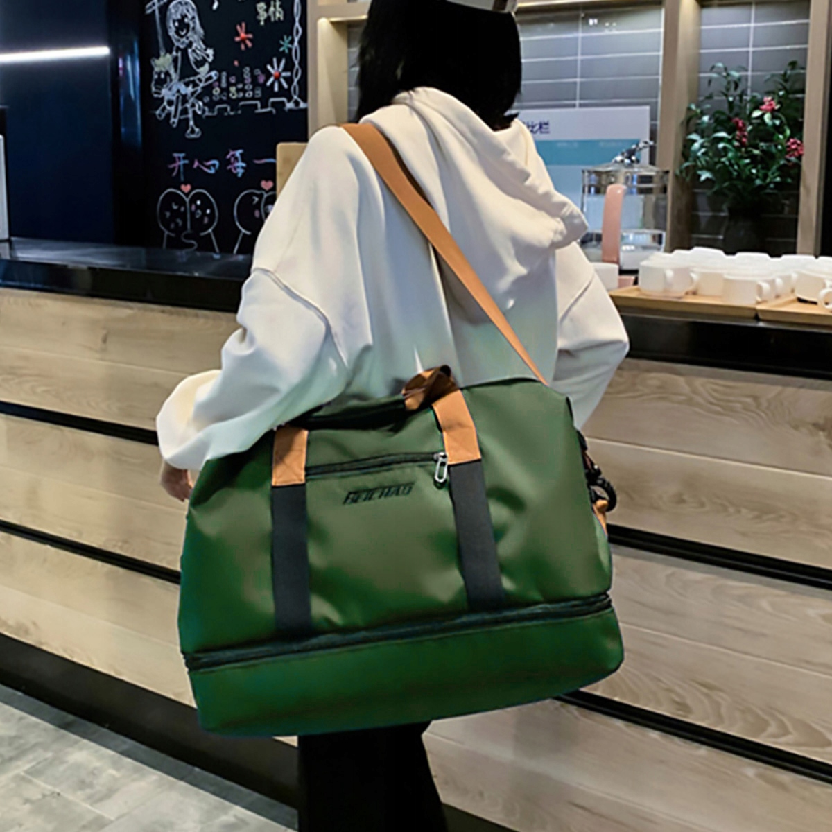 DAMSKA MĘSKA TORBA PODRÓŻNA SPORTOWA BAGAŻ DO JOGI NA SIŁOWNIĘ NA RAMIĘ 30L Marka Colmar