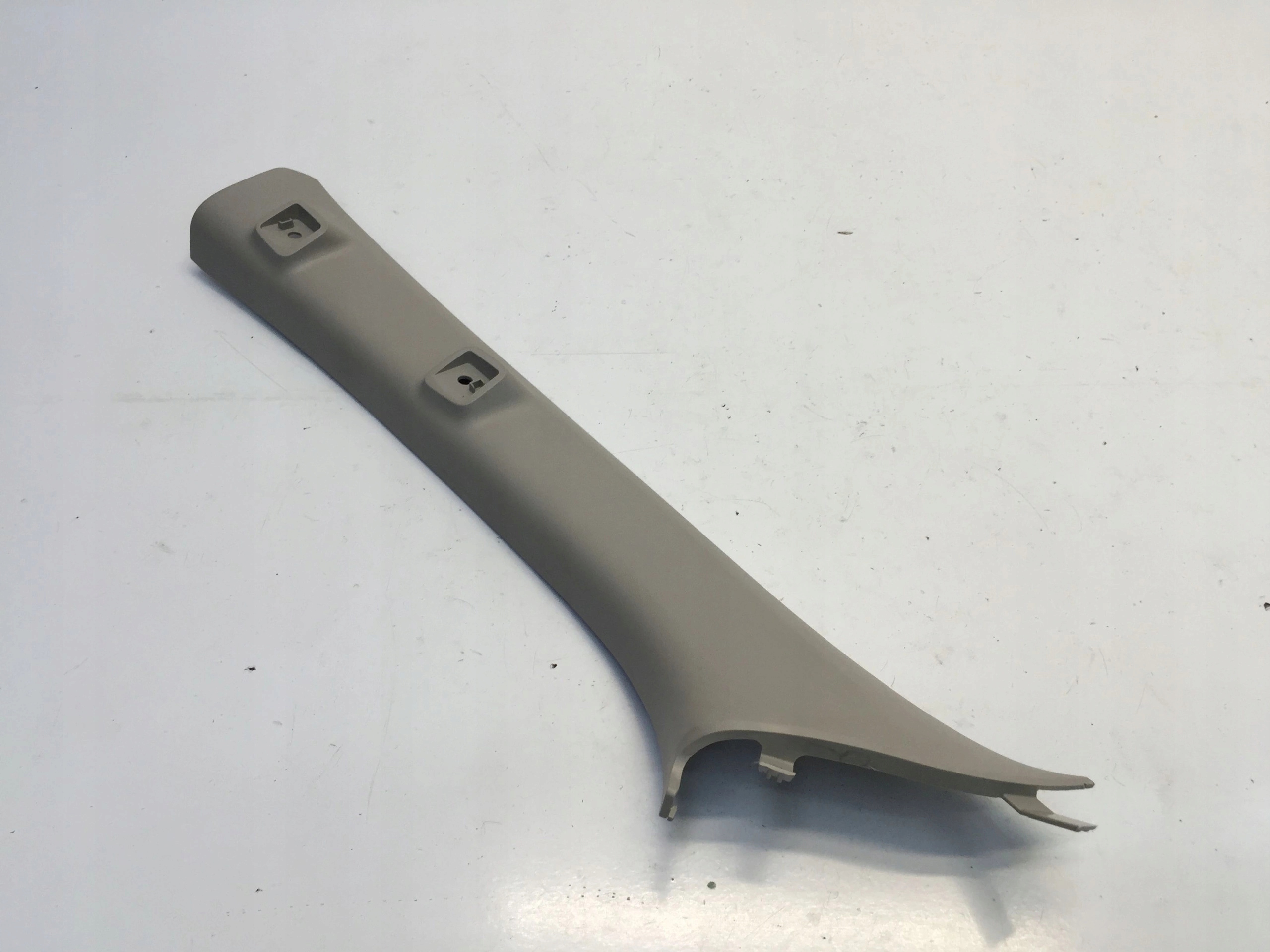 7210A357 - MITSUBISHI L200 V передняя стойка левая