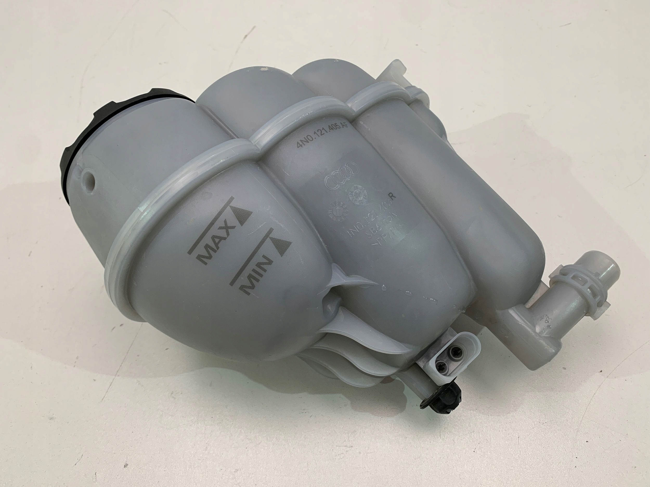 Audi A8 4N D5 бачок расширительный 4N0121405AF