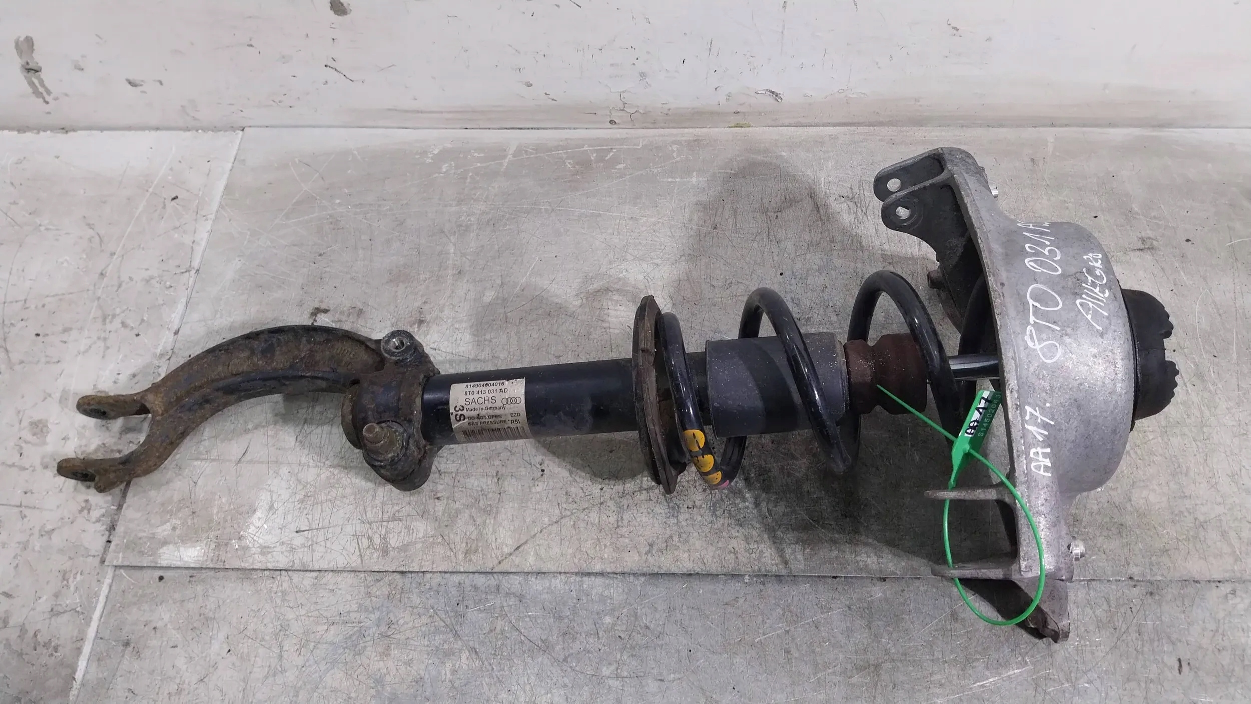 shock absorber front left 8T0413031AD AUDI A4 B8 LIFT 2.0 TDI
