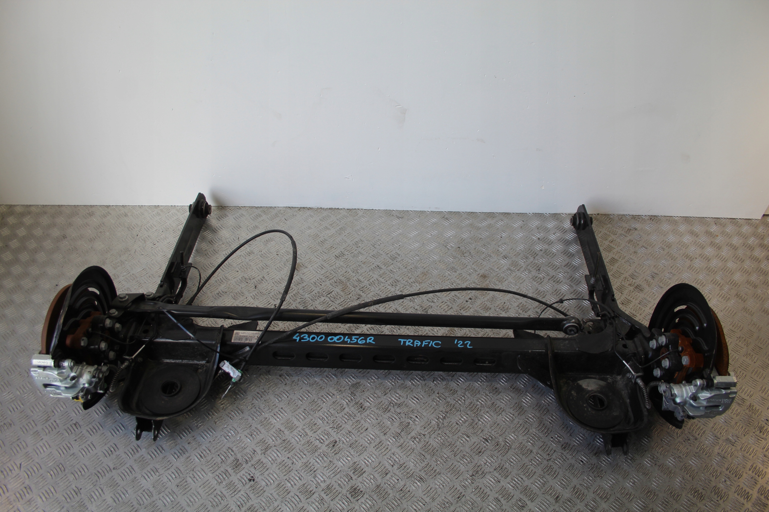 OŚ BELKA ZAWIESZENIE TYŁ TRAFIC IV 4 III LIFT 2022