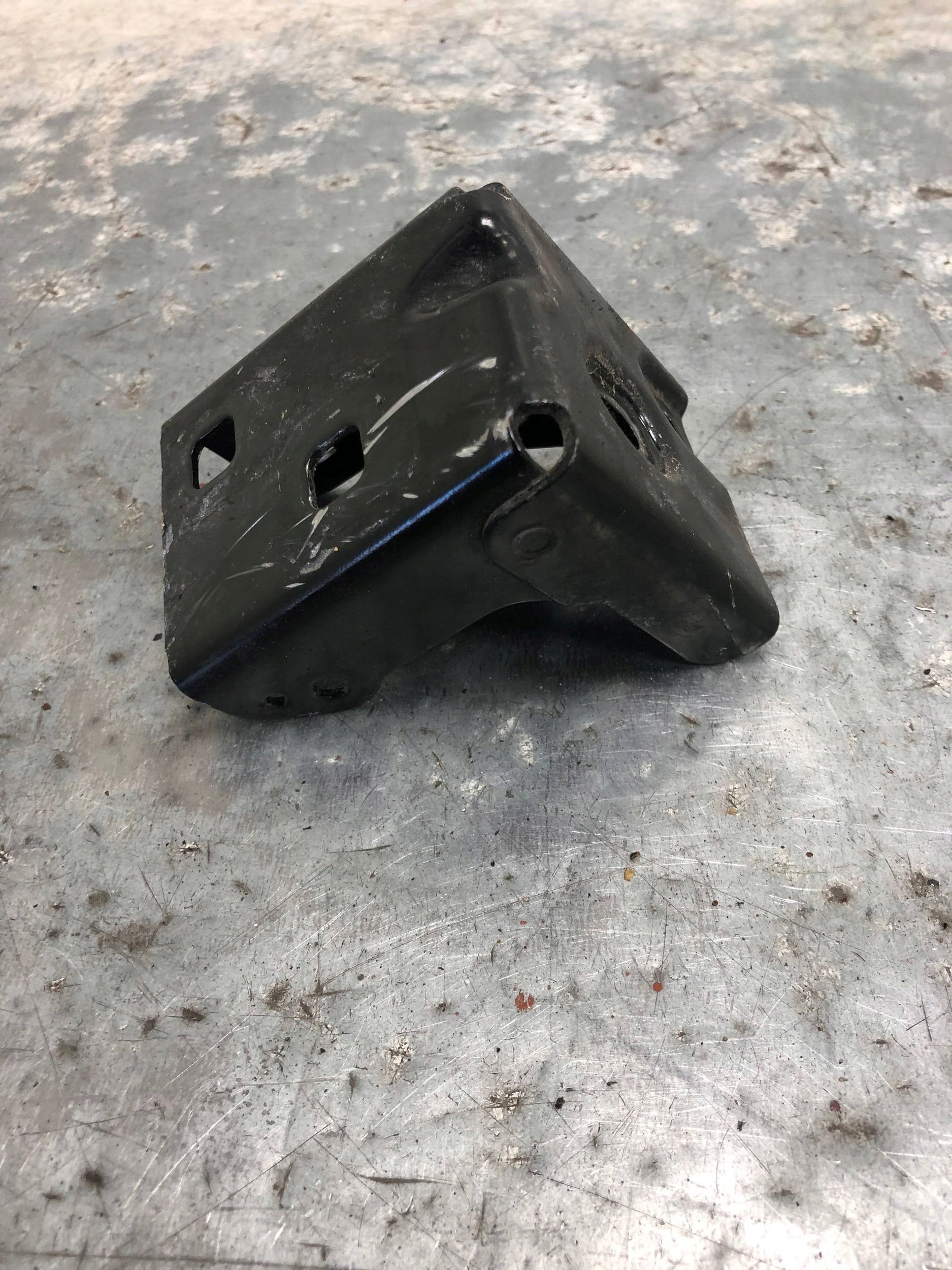console holder supports right front MERCEDES W205 KOMBI A2056261400