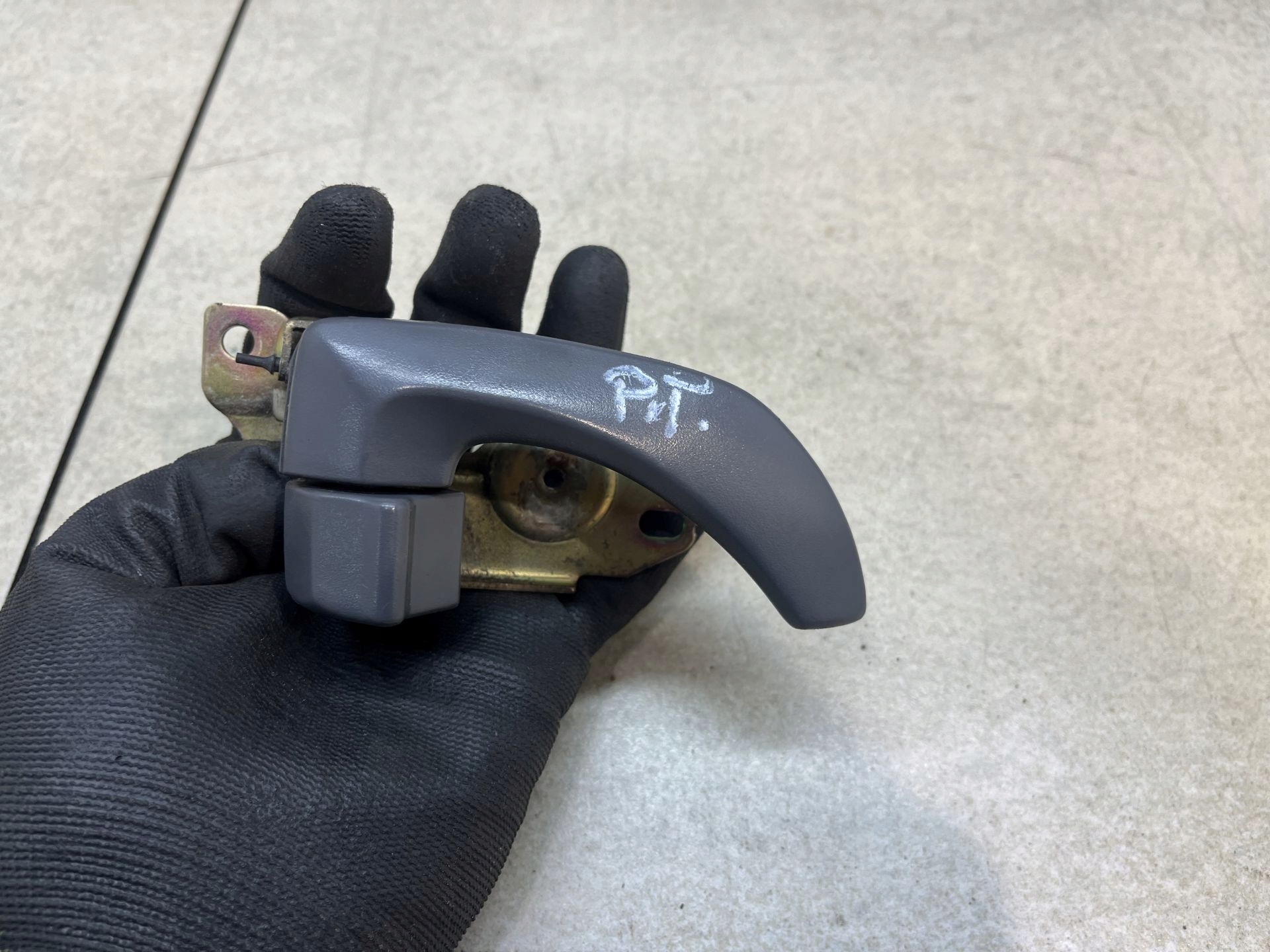 handle inner right rear part KIA SORENTO and 2.5 CRDI