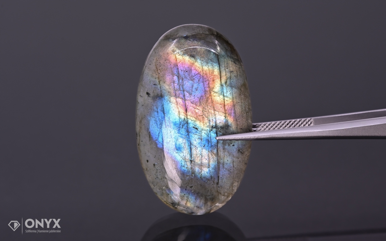 Labradorit kabošon ovál 35x21.5 mm