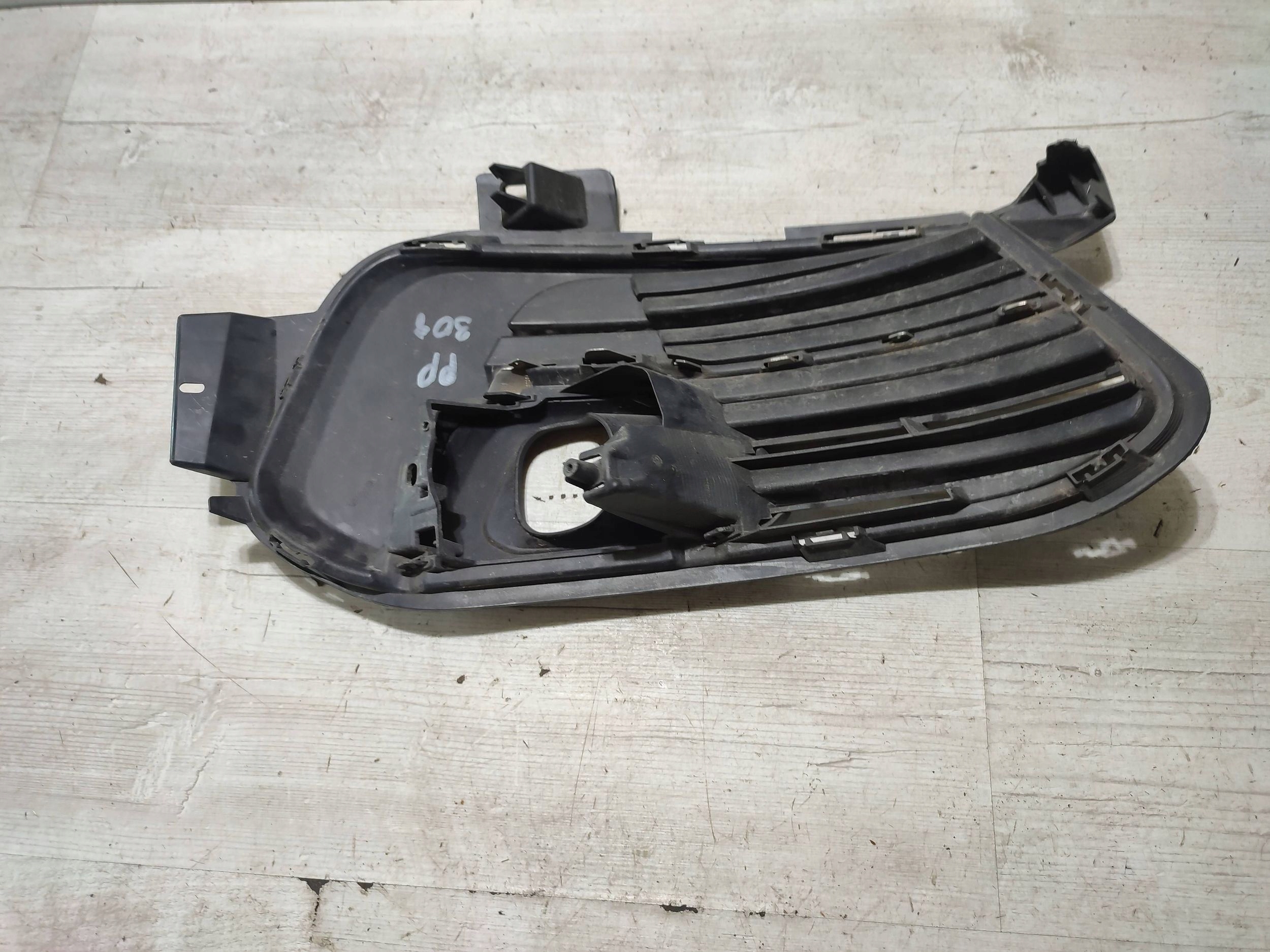 Peugeot 308 2019 front side left Krata fog lights