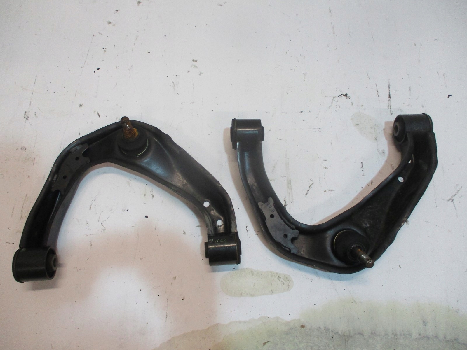 arm NISSAN NAVARA D23 front right