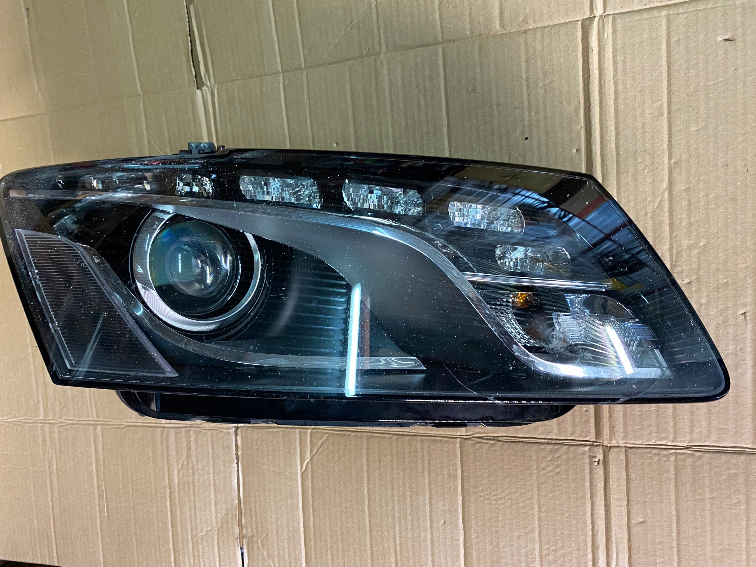 AUDI Q5r ФАРА ПРАВА ПЕРЕД ФАРА ПРАВЫЙ ПЕРЕДНИЙ КСЕНОН LED ЕВРОПА