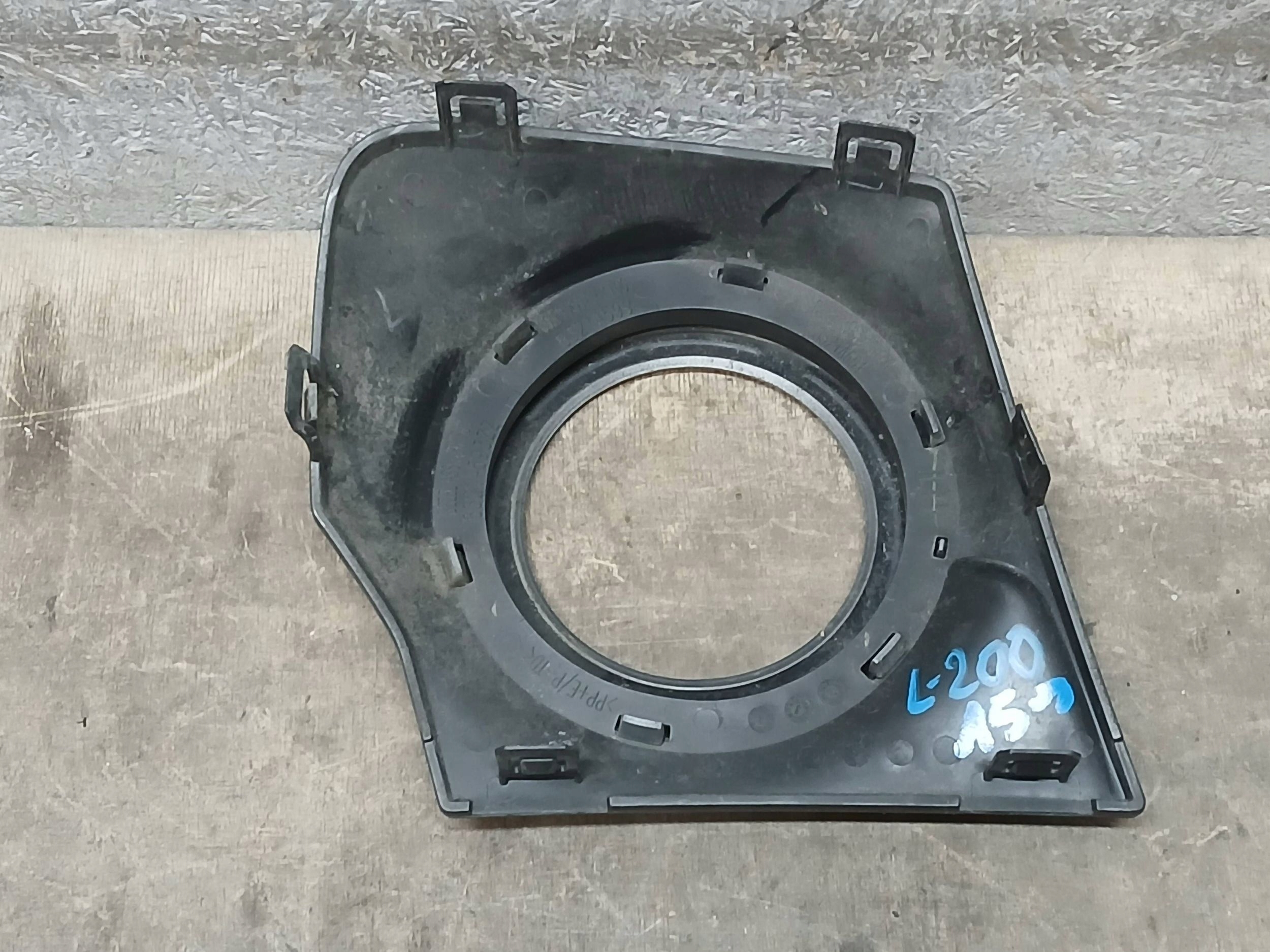 bumper front left grid MITSUBISHI L200 L 200 L-200 15- 8321A593ZZ