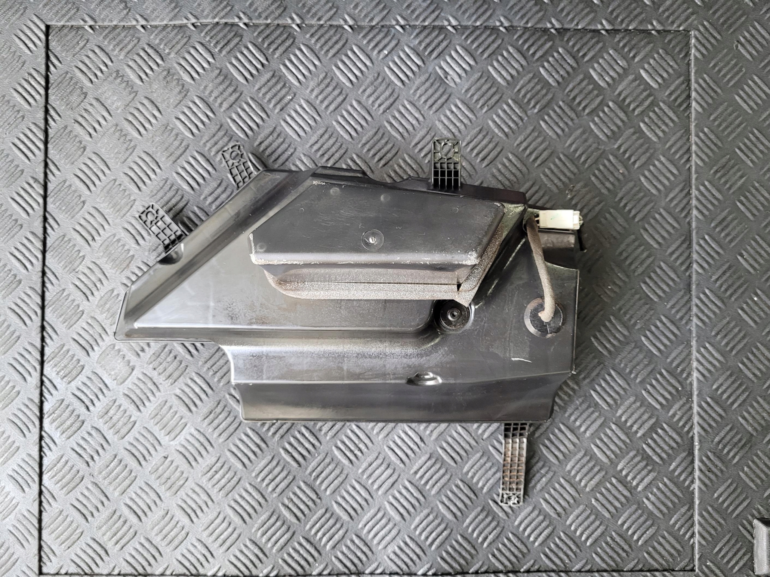 speaker BASOWY SUBWOOFER 05091212AB JEEP CHEROKEE V KL