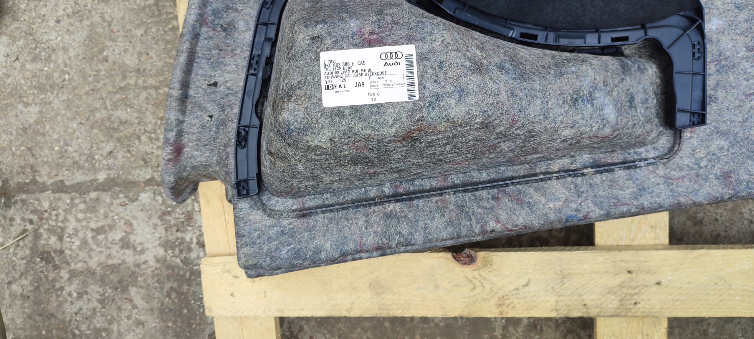 boot upholstery right Audi A4 B8 sedan 8K5863888E