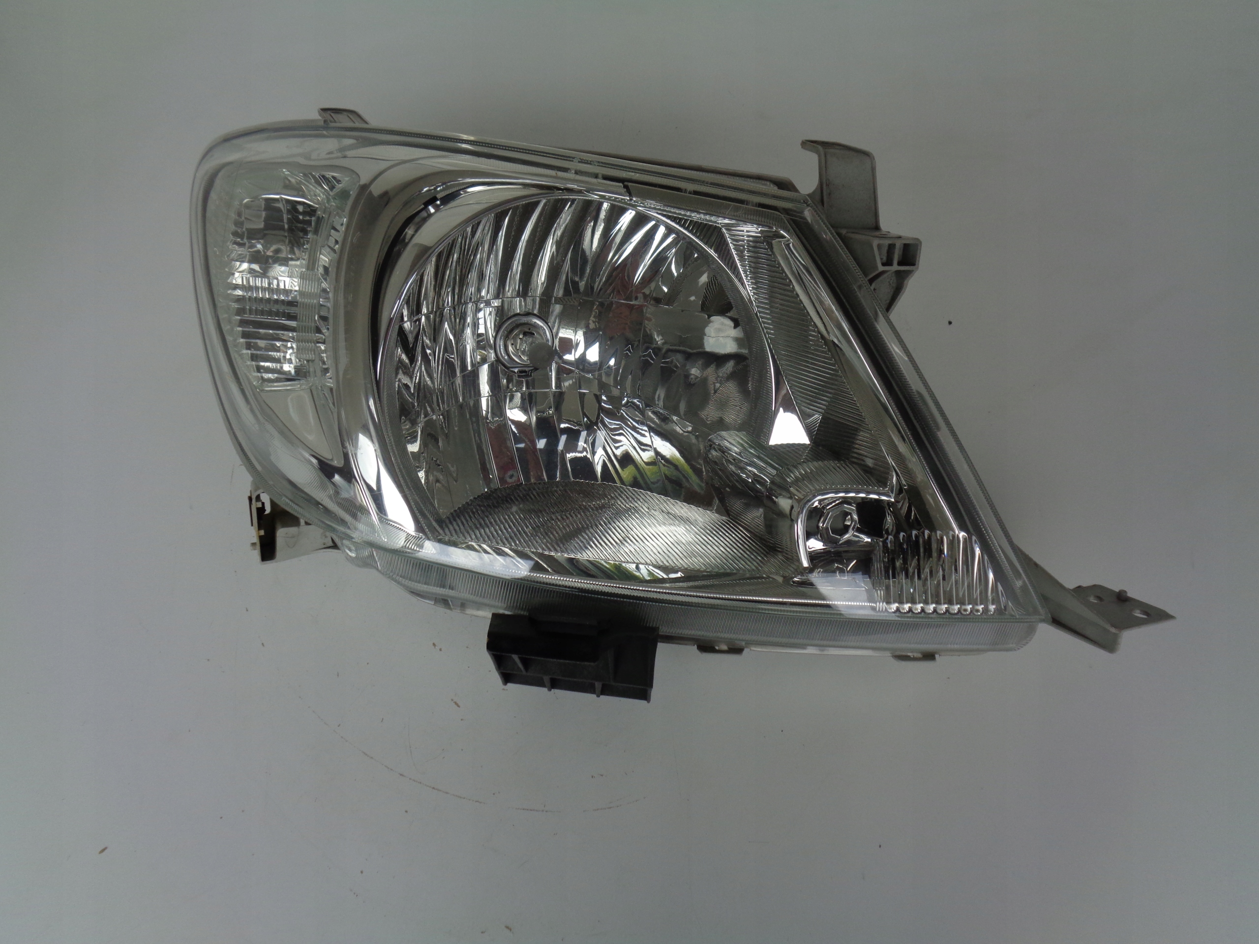 light right REFLEKTOR TOYOTA HILUX 08-12