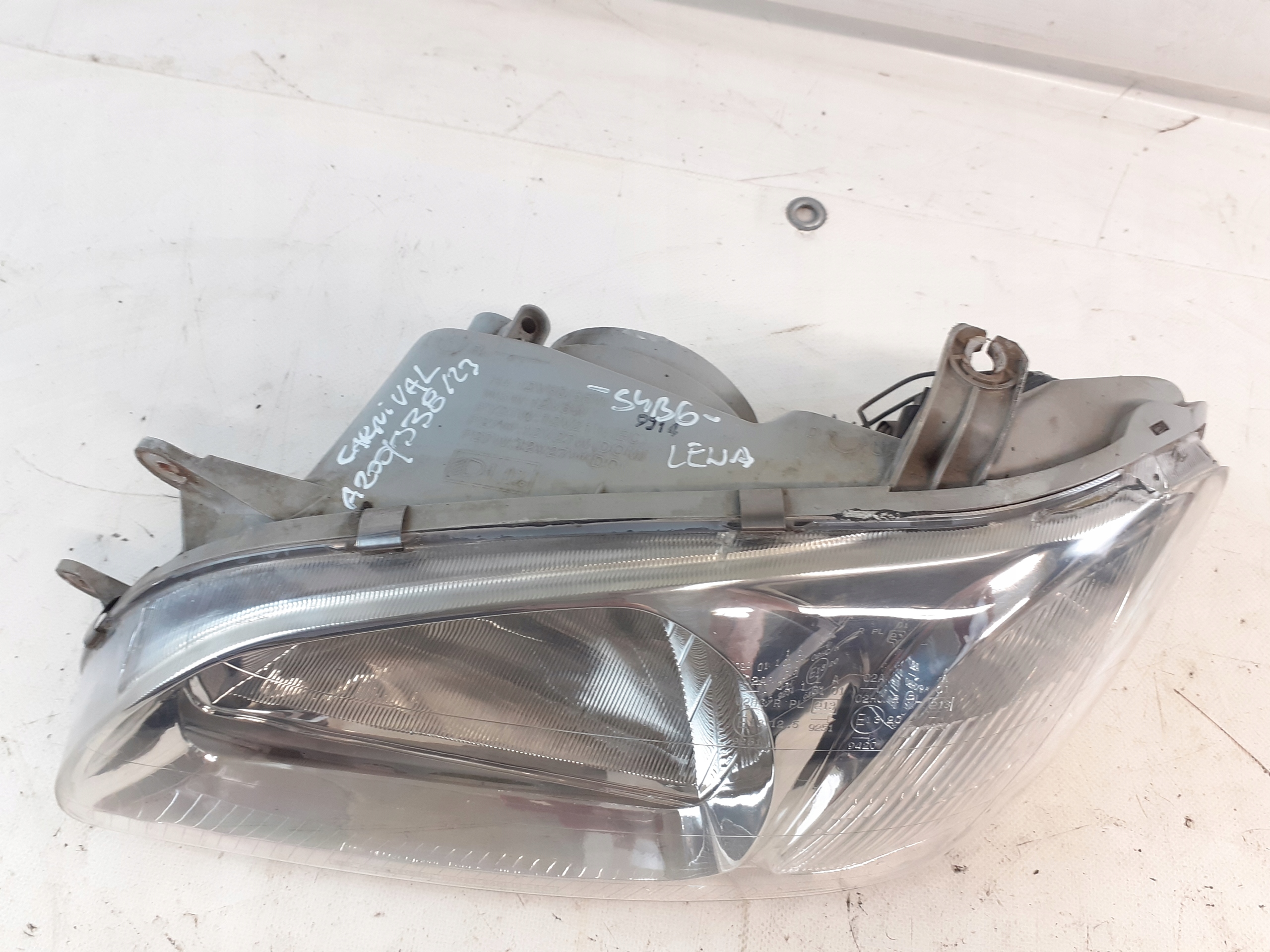Reflektor left Kia Carnival and