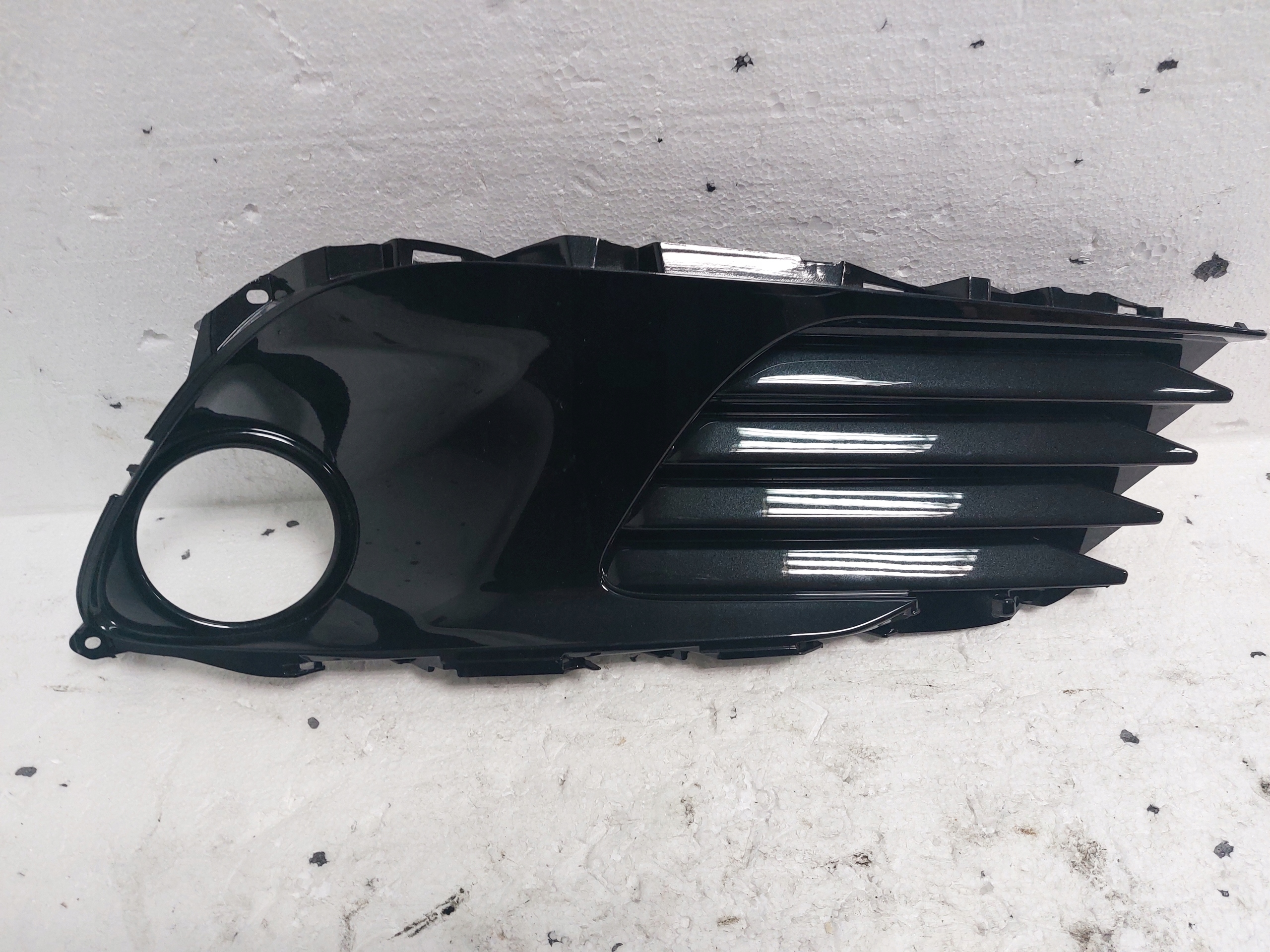 grid spoiler fog lights right Toyota Auris II 15