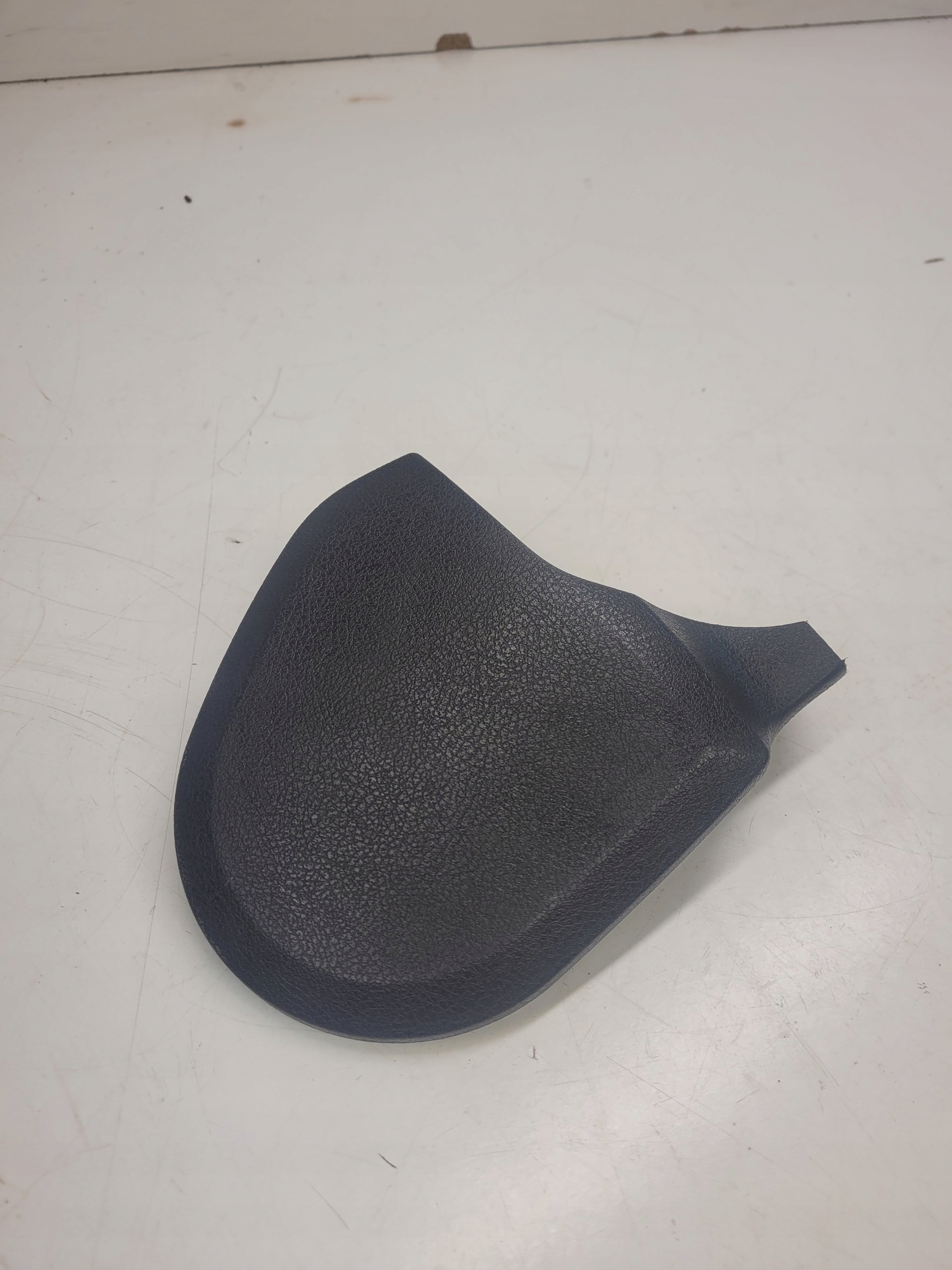 OSŁONA ZAŚLEPKA FOTELA PRAWA AUDI Q7 4L 4L0881328