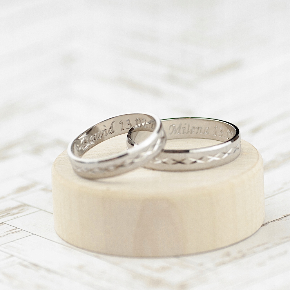 PÓŁOKRĄGŁA MATOWANA OBRĄCZKA Z BIAŁEGO ZŁOTA 585 Materiał Białe złoto