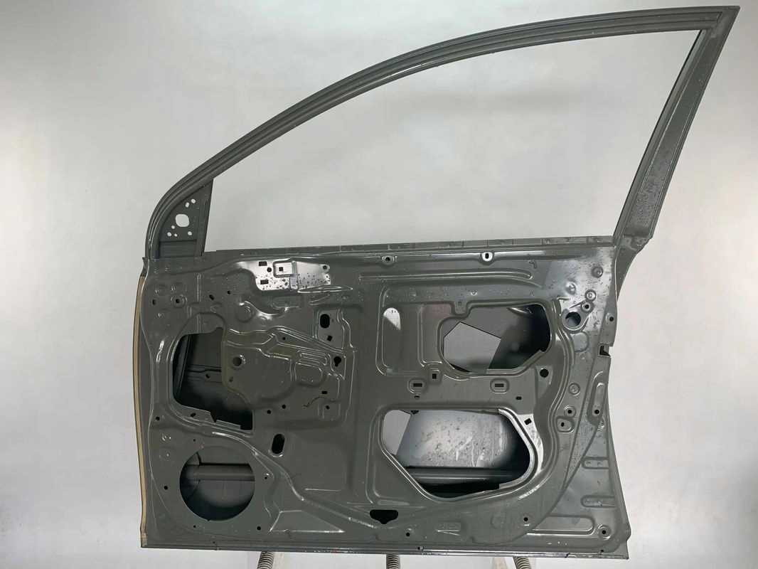 Toyota Avensis T25 03-09r door right front front