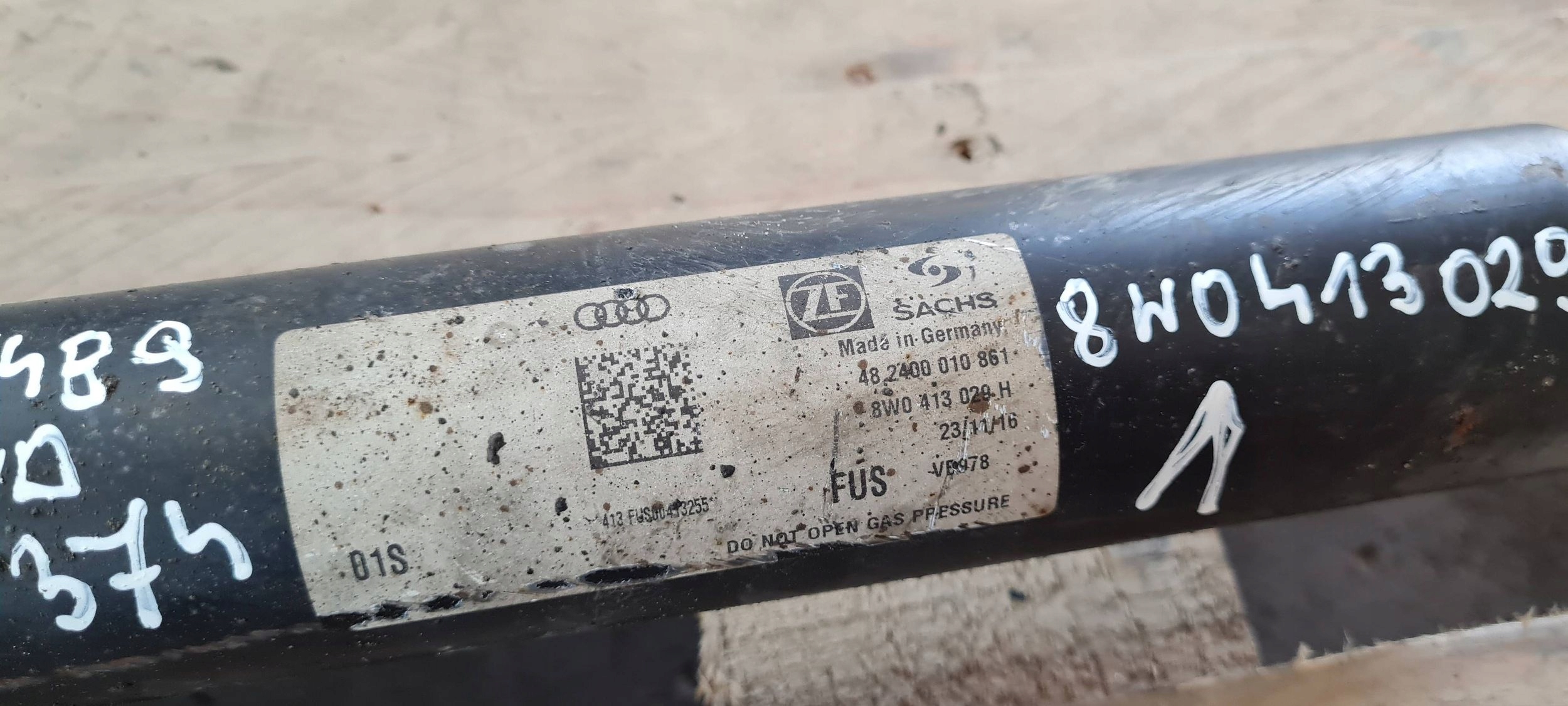 S4 B9 8W A4 shock absorber front front spring 8W0413029H A5 8W S5