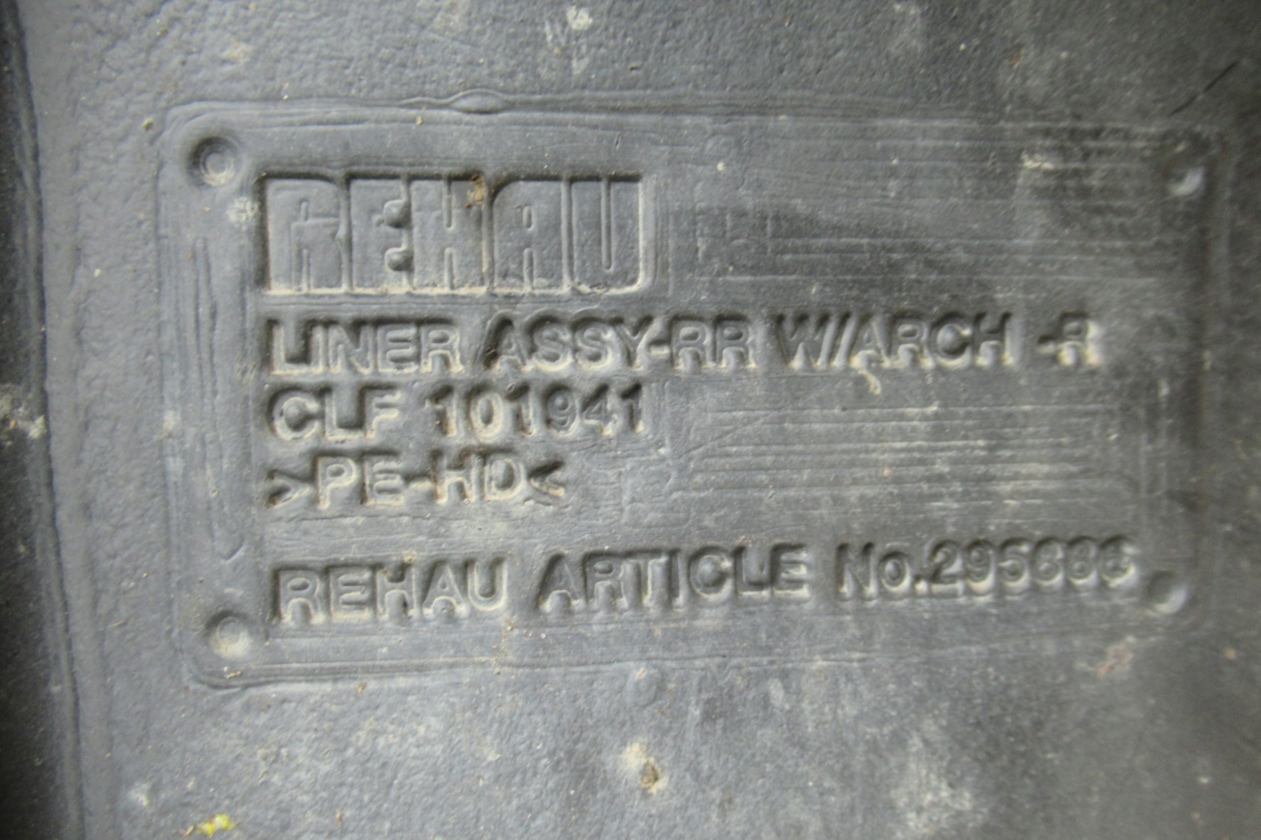 FREELANDER 02R 2.0 D podblatník pravý záď CLF101941