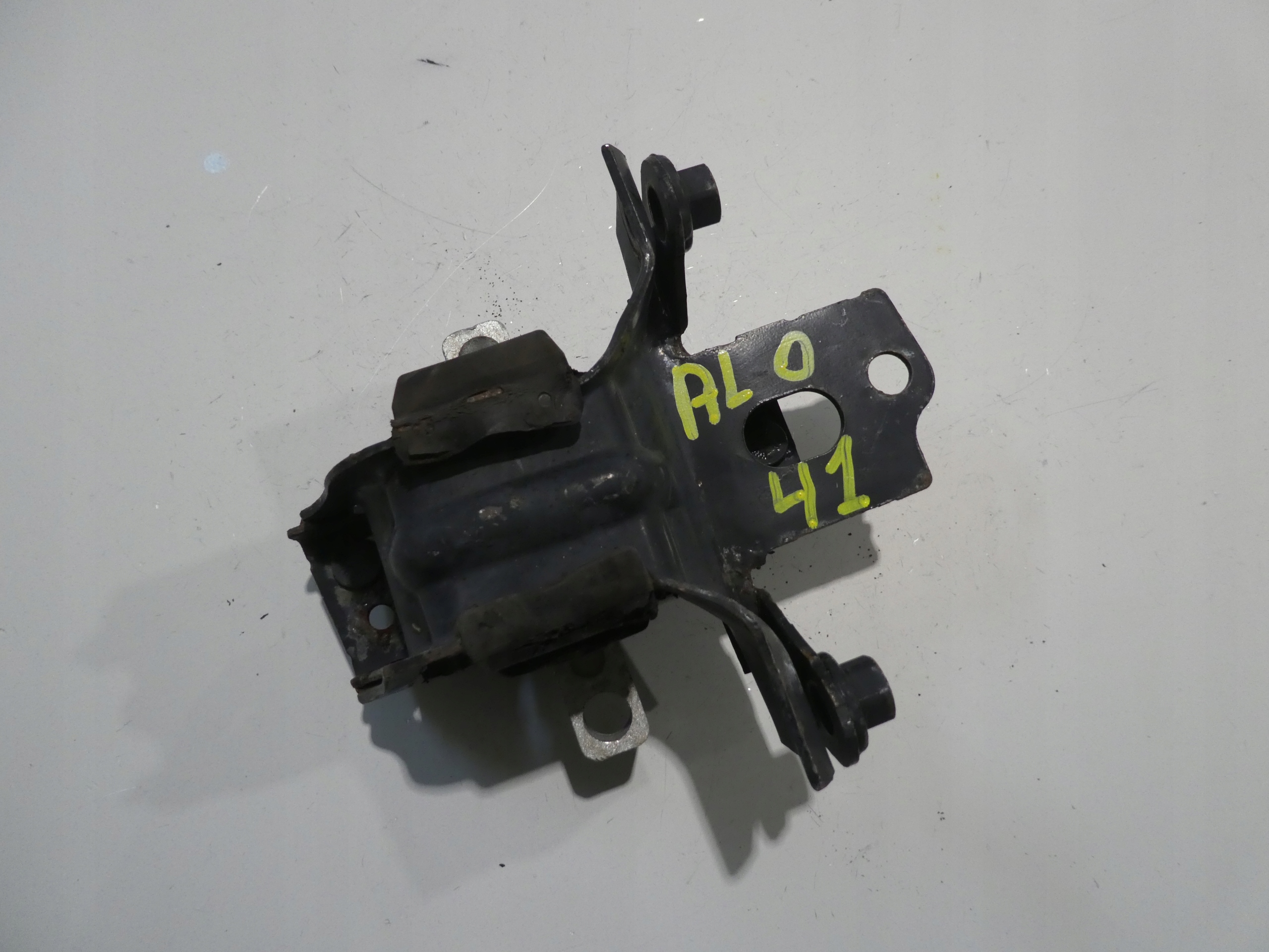 engine mount VW POLO 9N 6Q0199555AR