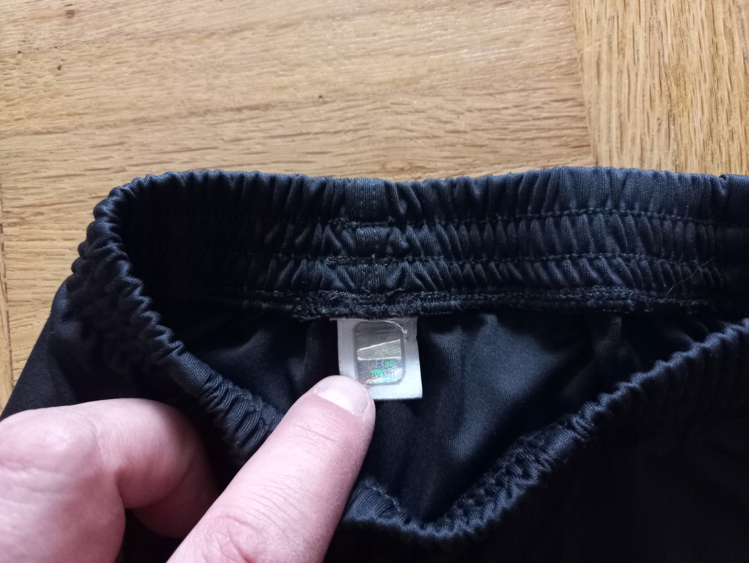 Liverpool L.F.C.New Balance JUNIOR rozm 6/12 M, 74 Marka New Balance