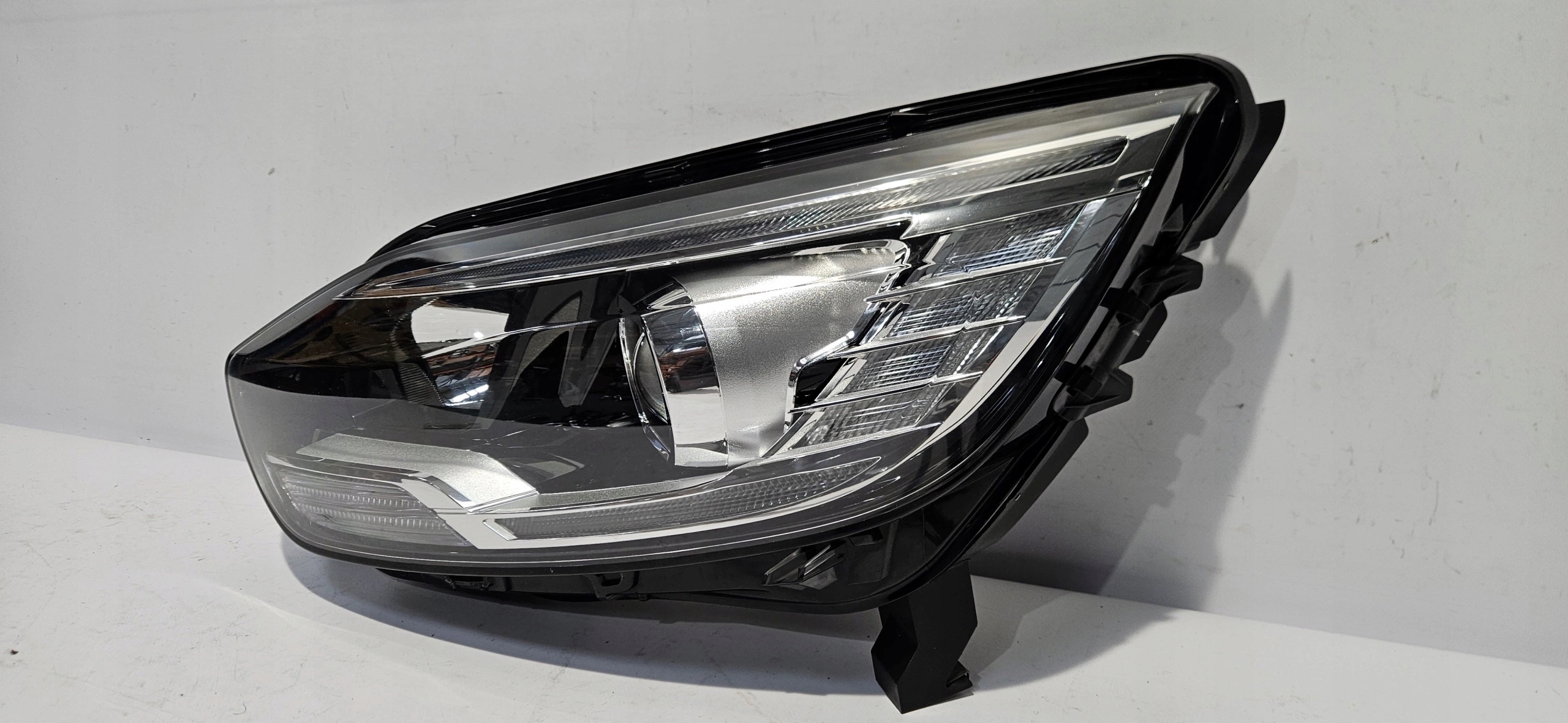 light left front RENAULT SCENIC IV 16-22 original 260606727R