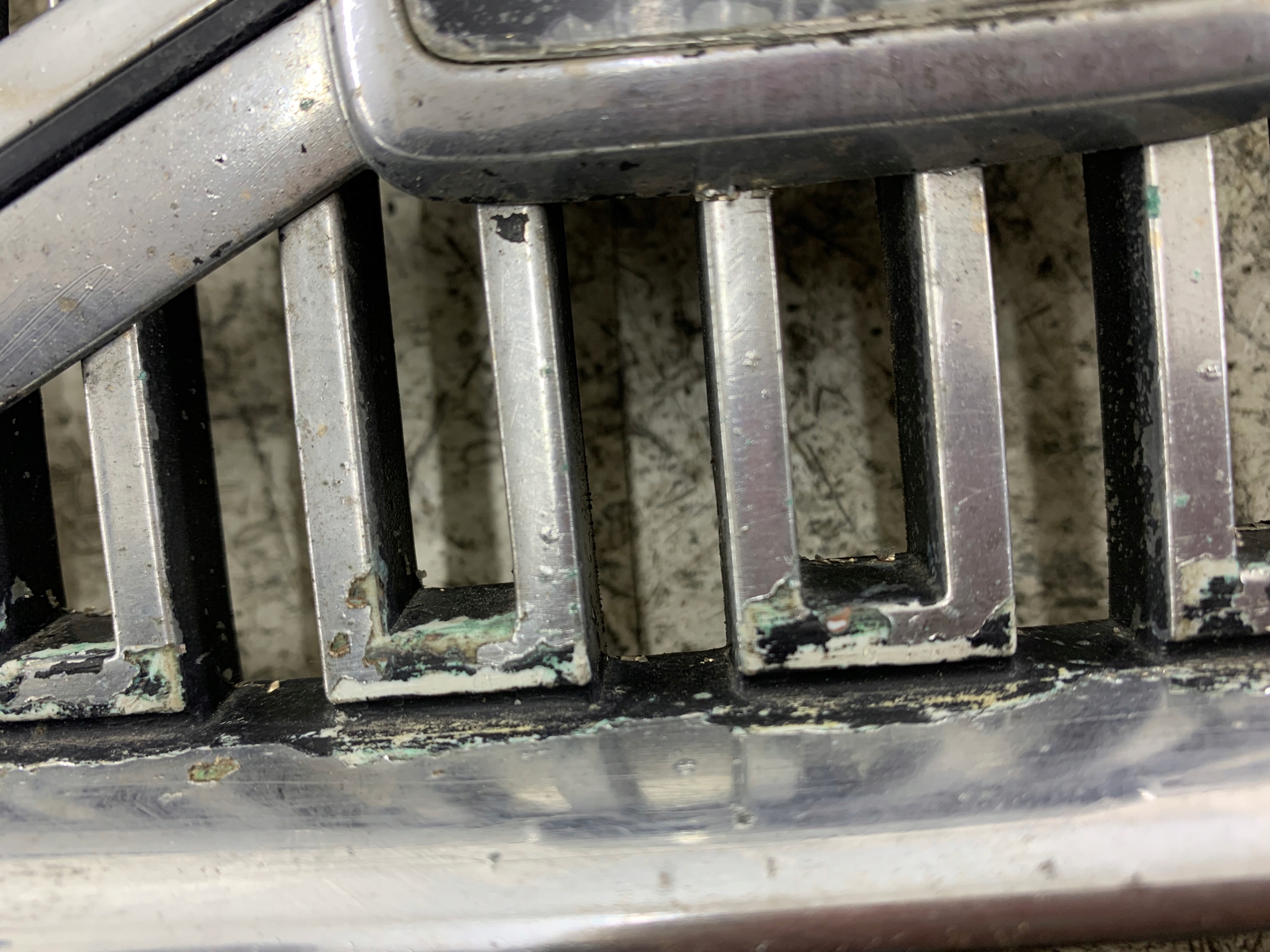 VOLVO V50 II grill grille radiator ZACZEPY