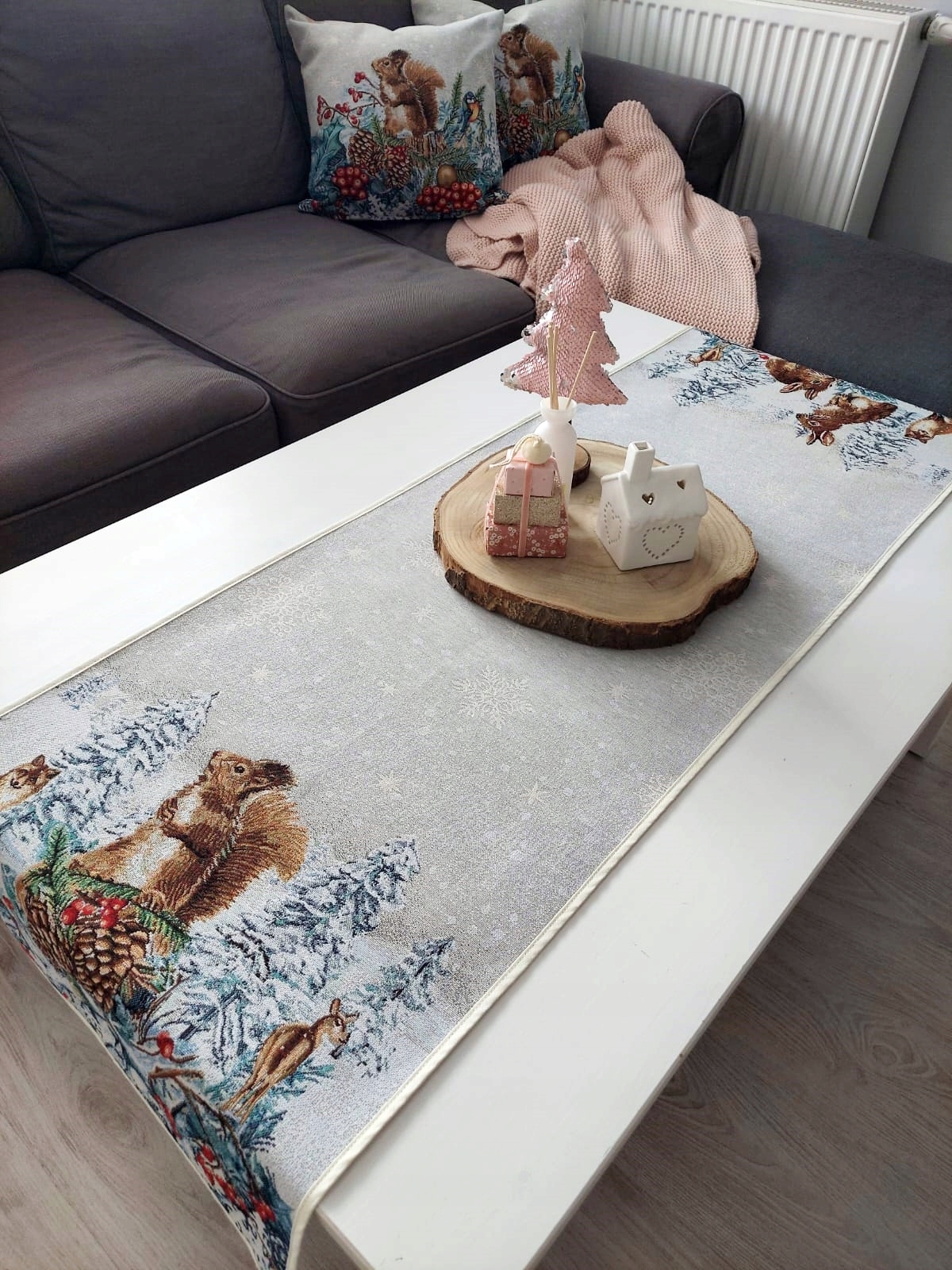 Běhoun 45x140 cm s lesními zvířaty V12