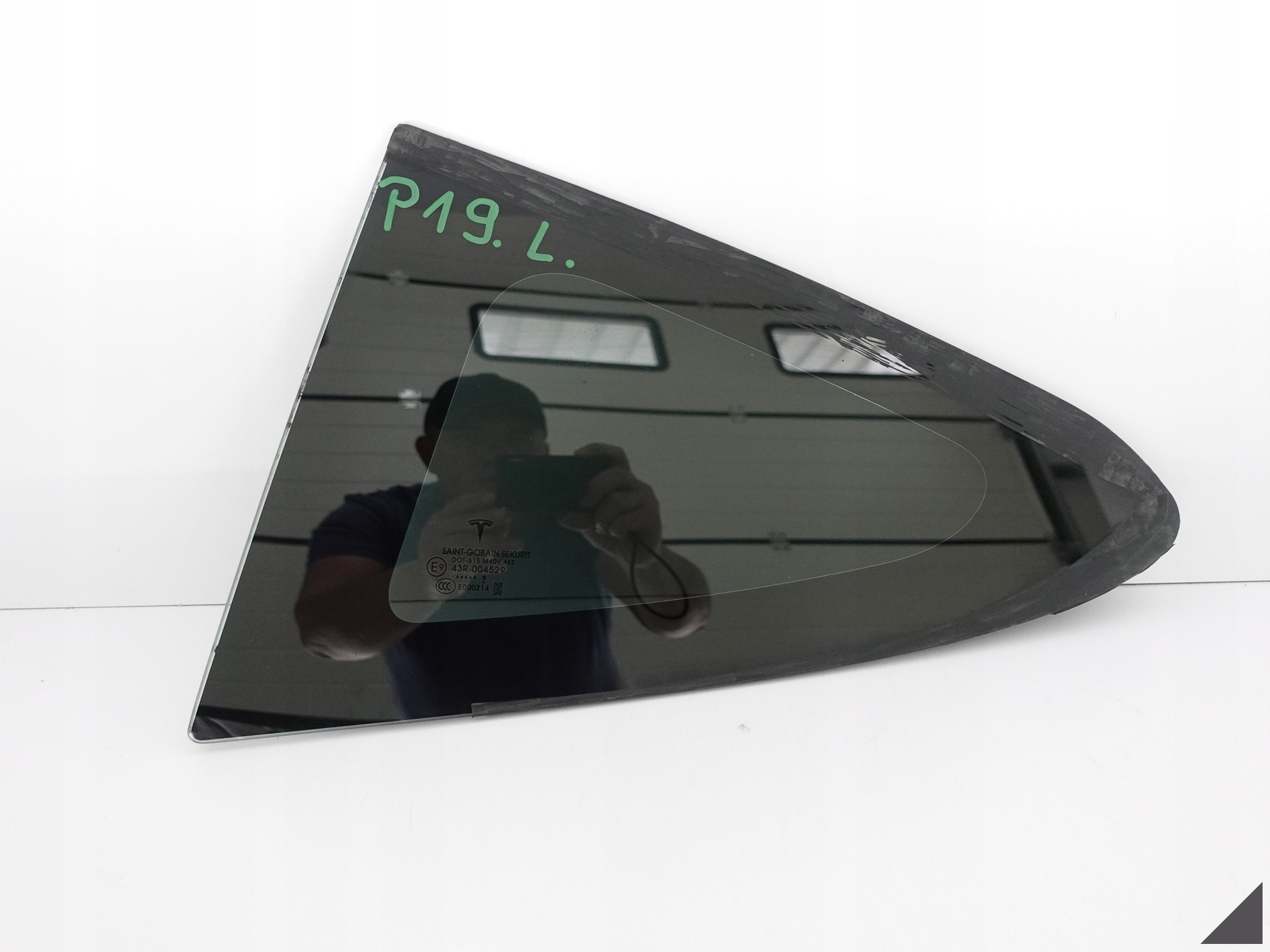 TESLA MODEL 3 17- window bodywork left rear part