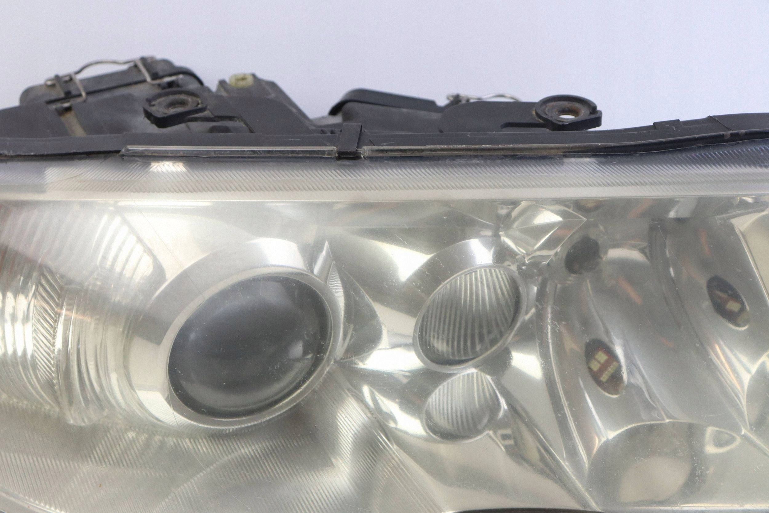 SKODA SUPERB and light front right front XENON EUROPA 246756-00