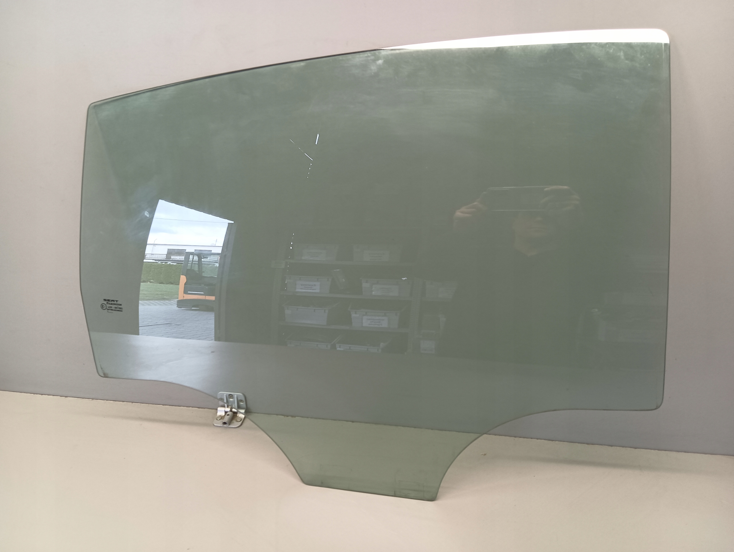 SZYBA DRZWI PRAWY TYL SEAT LEON II