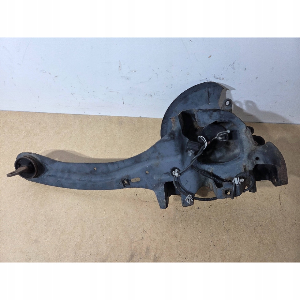 Mazda 5 CW swing rear right (A31)