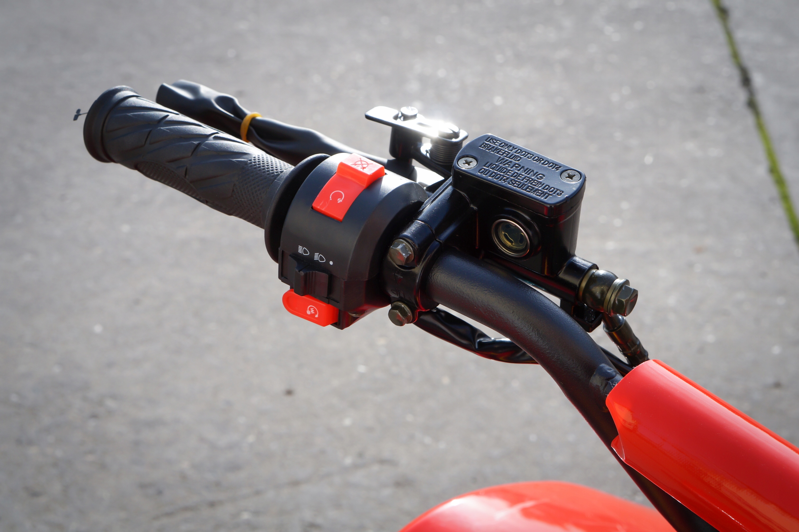 KETURRATIS ATV 125 DEGIMO VARIKLIS BIG FOOT Spalva juoda raudona mėlyna