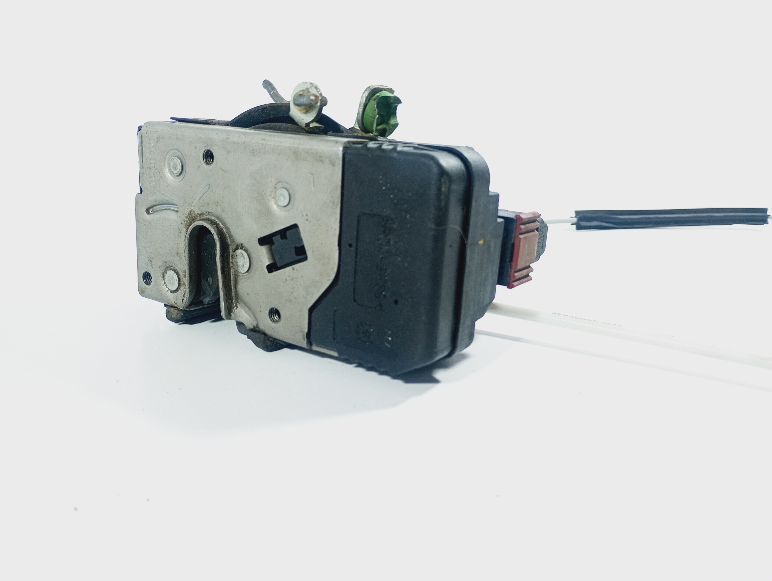 lock door left front OE 13203899 Opel Meriva A 02-10