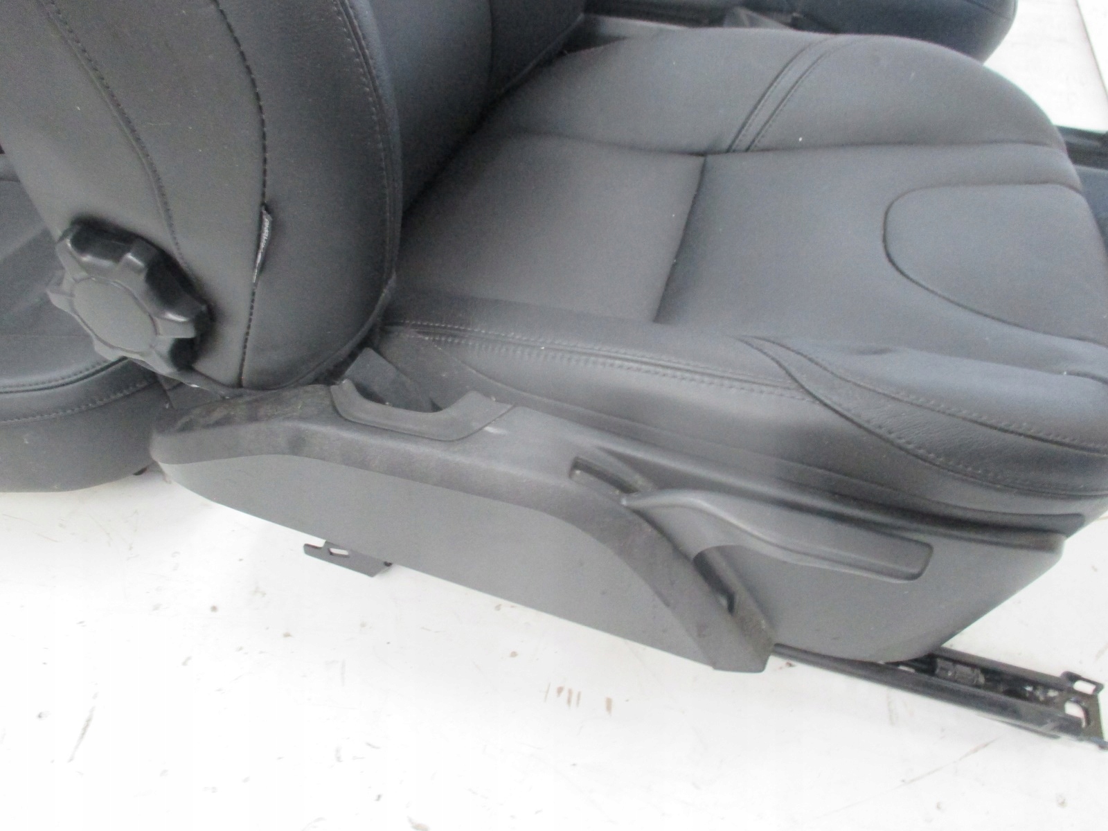 upholstery seats leather VOLVO V40 II