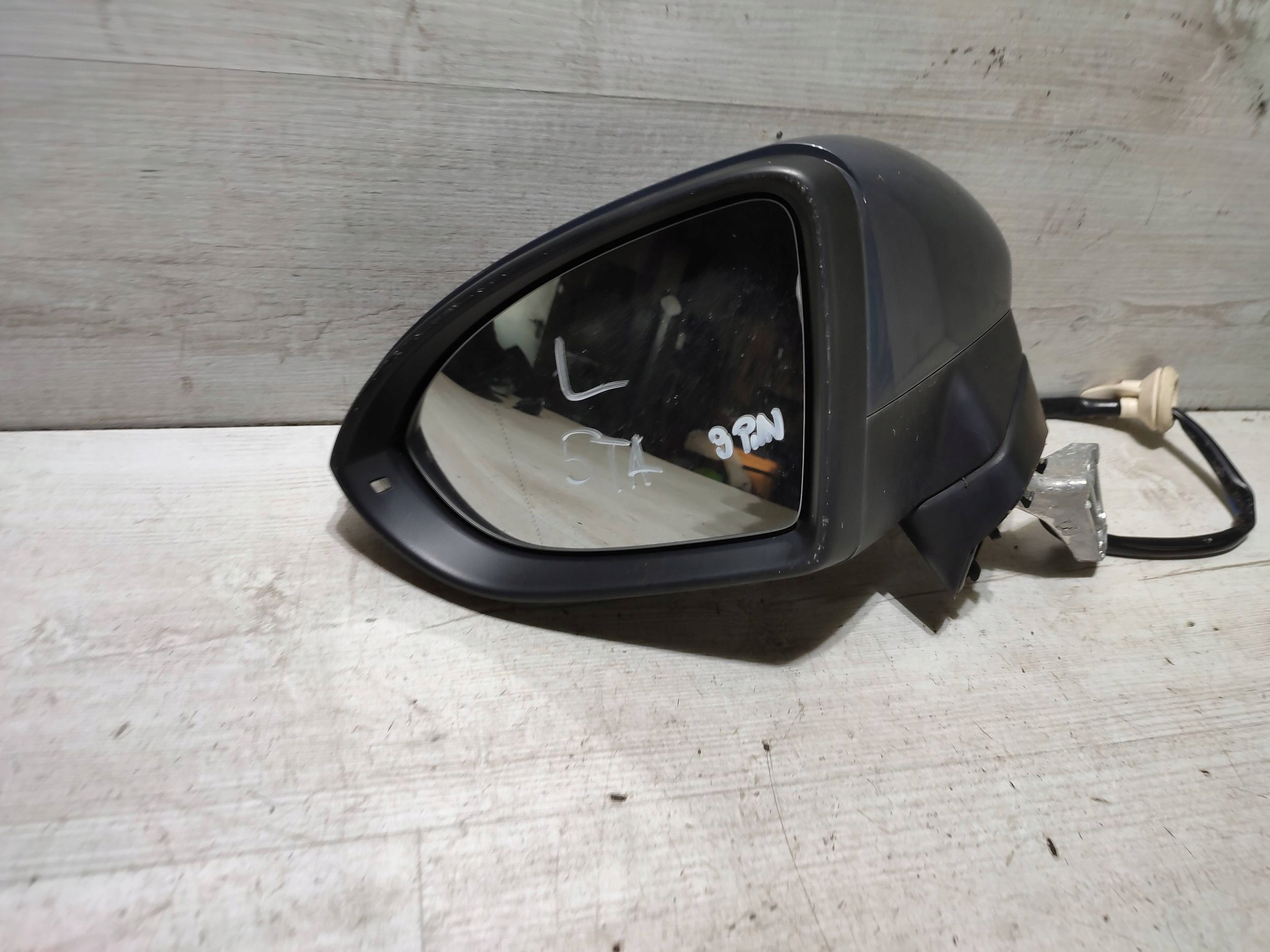 Volkswagen Touran III 2020 front side left mirror 9 pin