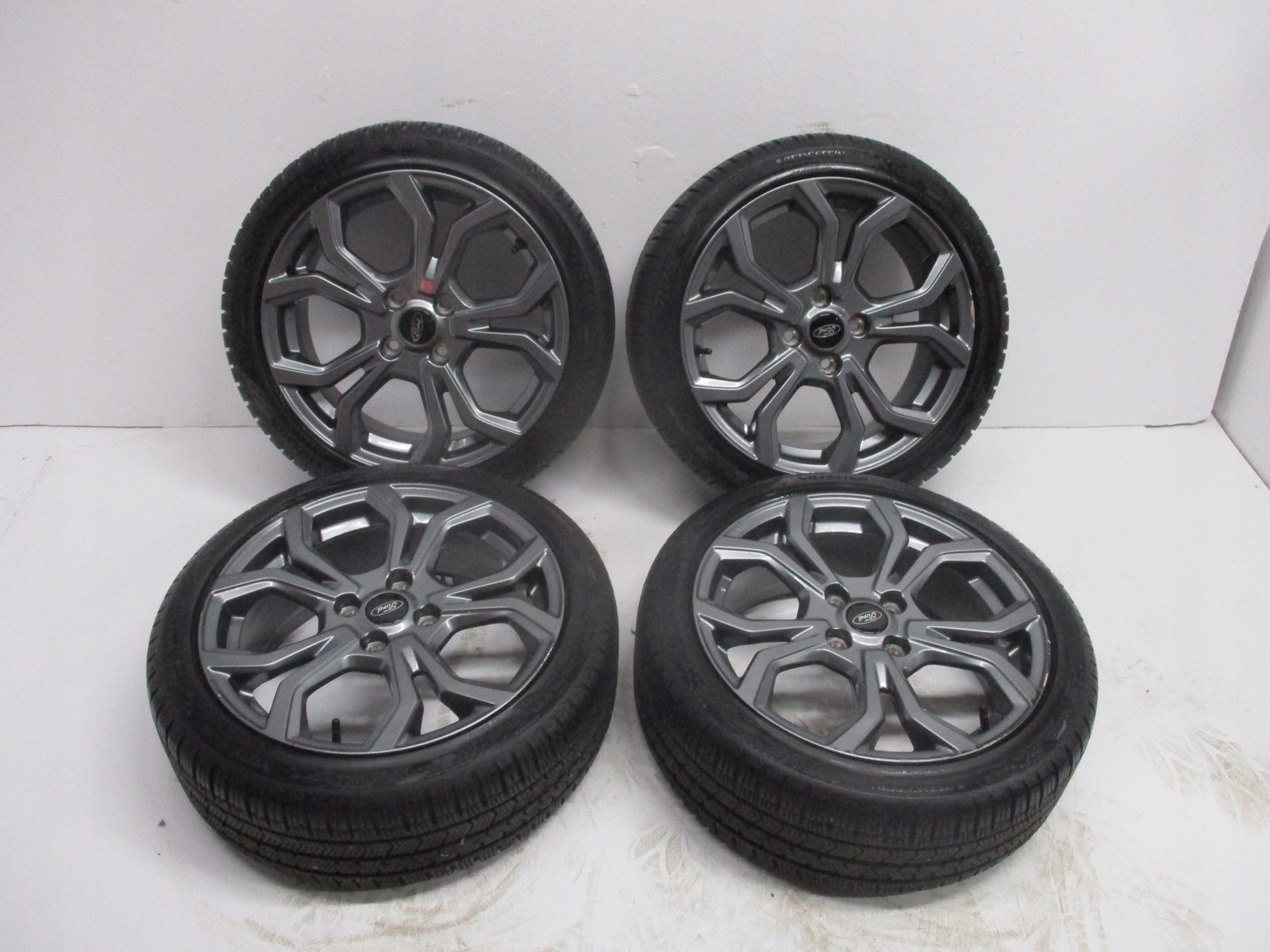 Колеса диски шини FORD FIESTA Mk8 ST-LINE R17 M+S