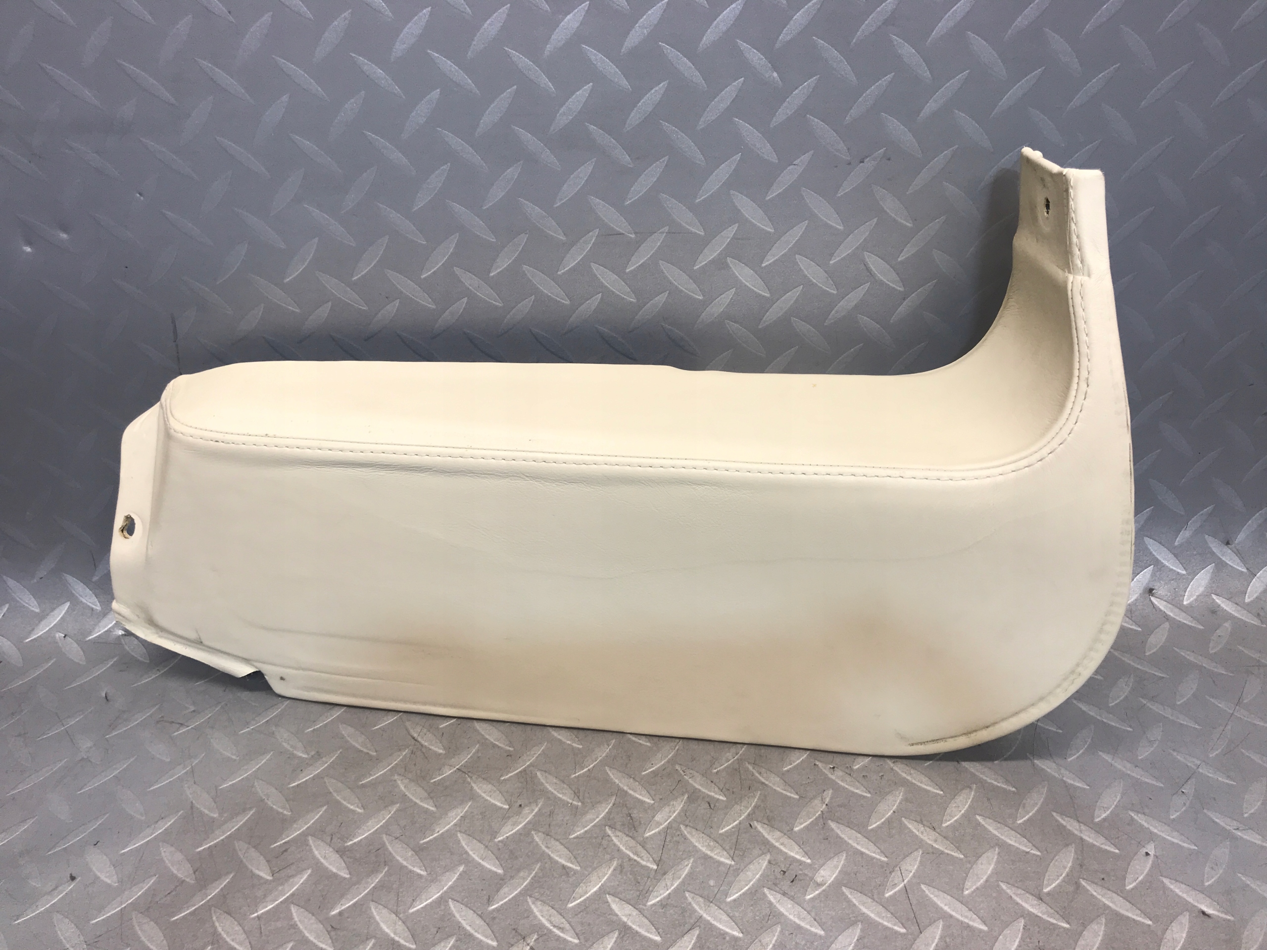 4G43-02349-ABW - ВНУТРЕННЯЯ ОТДЕЛКА ПОРОГА ЛЕВАЯ ASTON MARTIN DB9