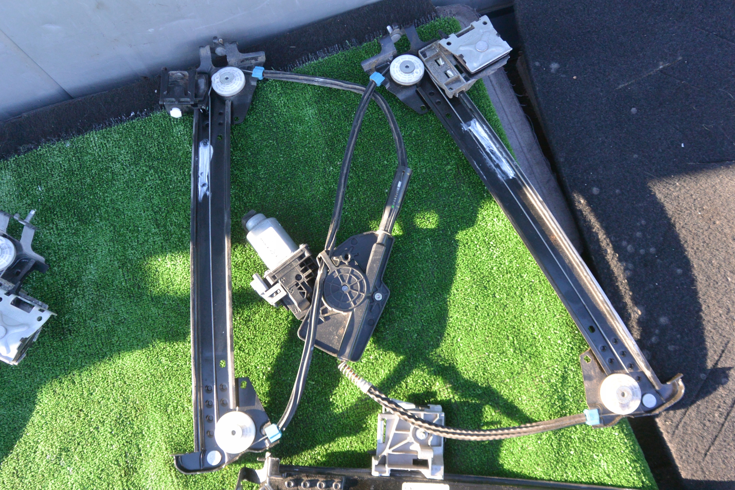 window regulator front rear part right side TESLA MODEL S 13