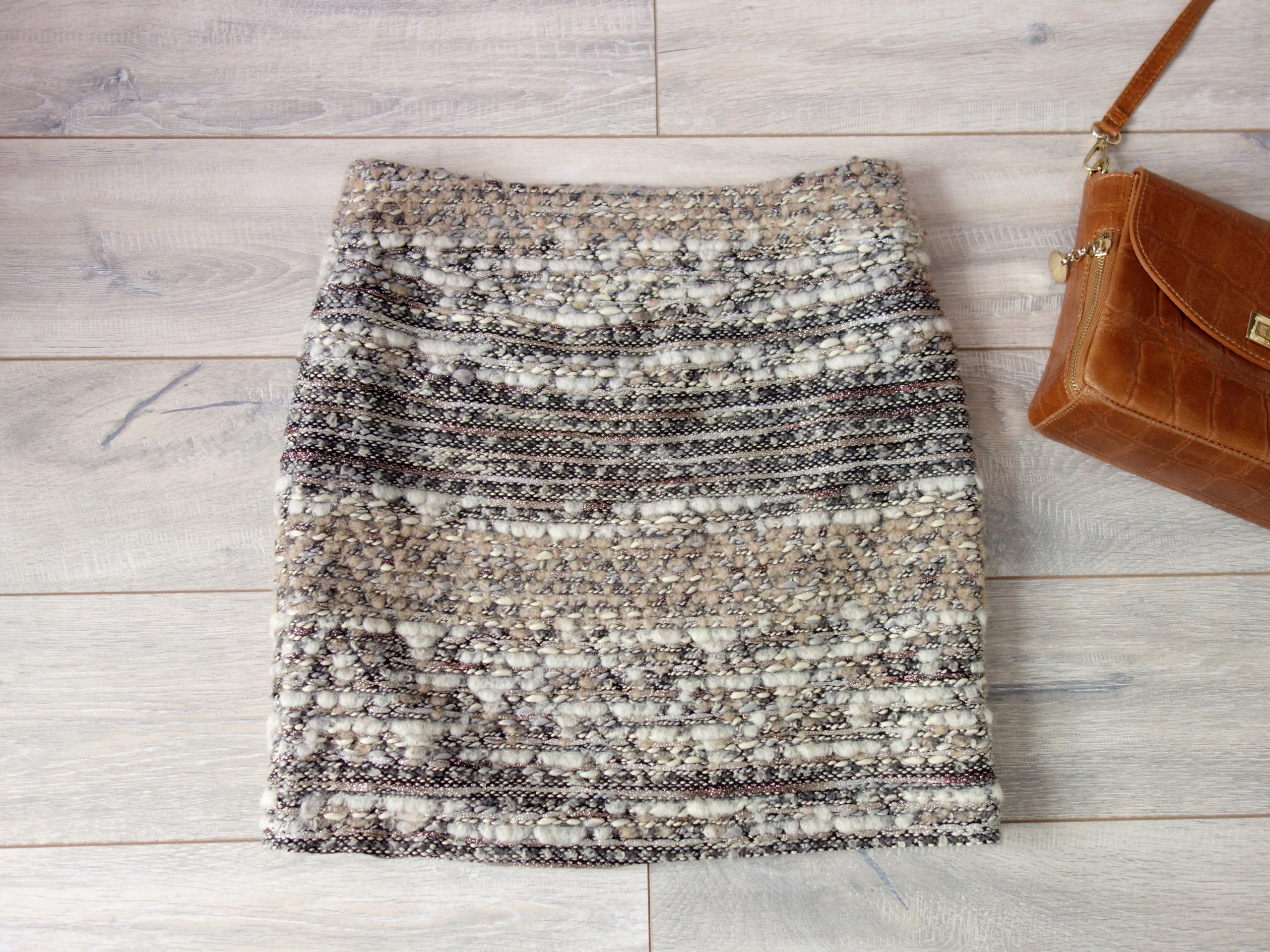 SPÓDNICZKA SPÓDNICA WEŁNA WEŁNIANA CIEPŁA KRÓTKA BOUCLE M 38 Rozmiar M