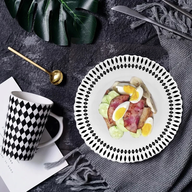 SERWIS OBIADOWY 18 ELEM DLA 6 OSÓB KPL TALERZY ZE ZDOBIENIEM W ŁEZKI SZKŁO